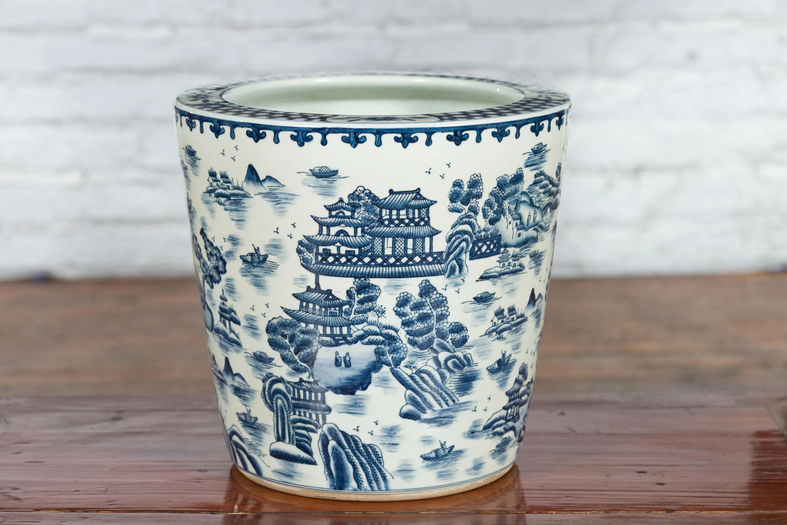 Chinese Vintage Porcelain Cache-Pot Planter with Blue and White Landscape - 4