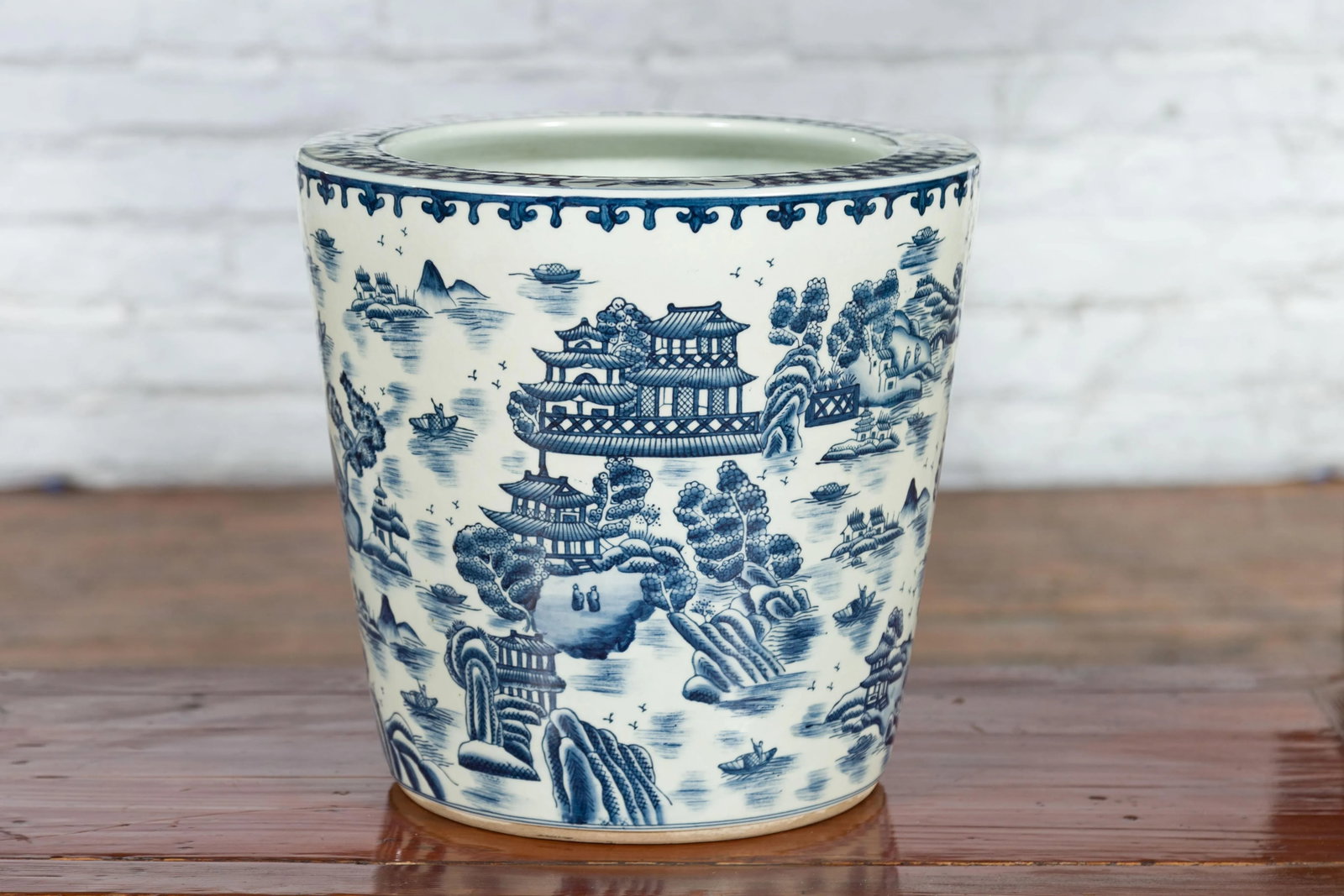 Chinese Vintage Porcelain Cache-Pot Planter with Blue and White Landscape - 5