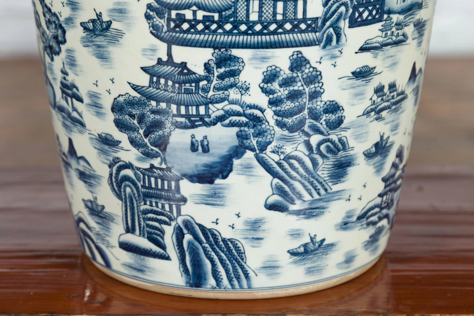 Chinese Vintage Porcelain Cache-Pot Planter with Blue and White Landscape - 8