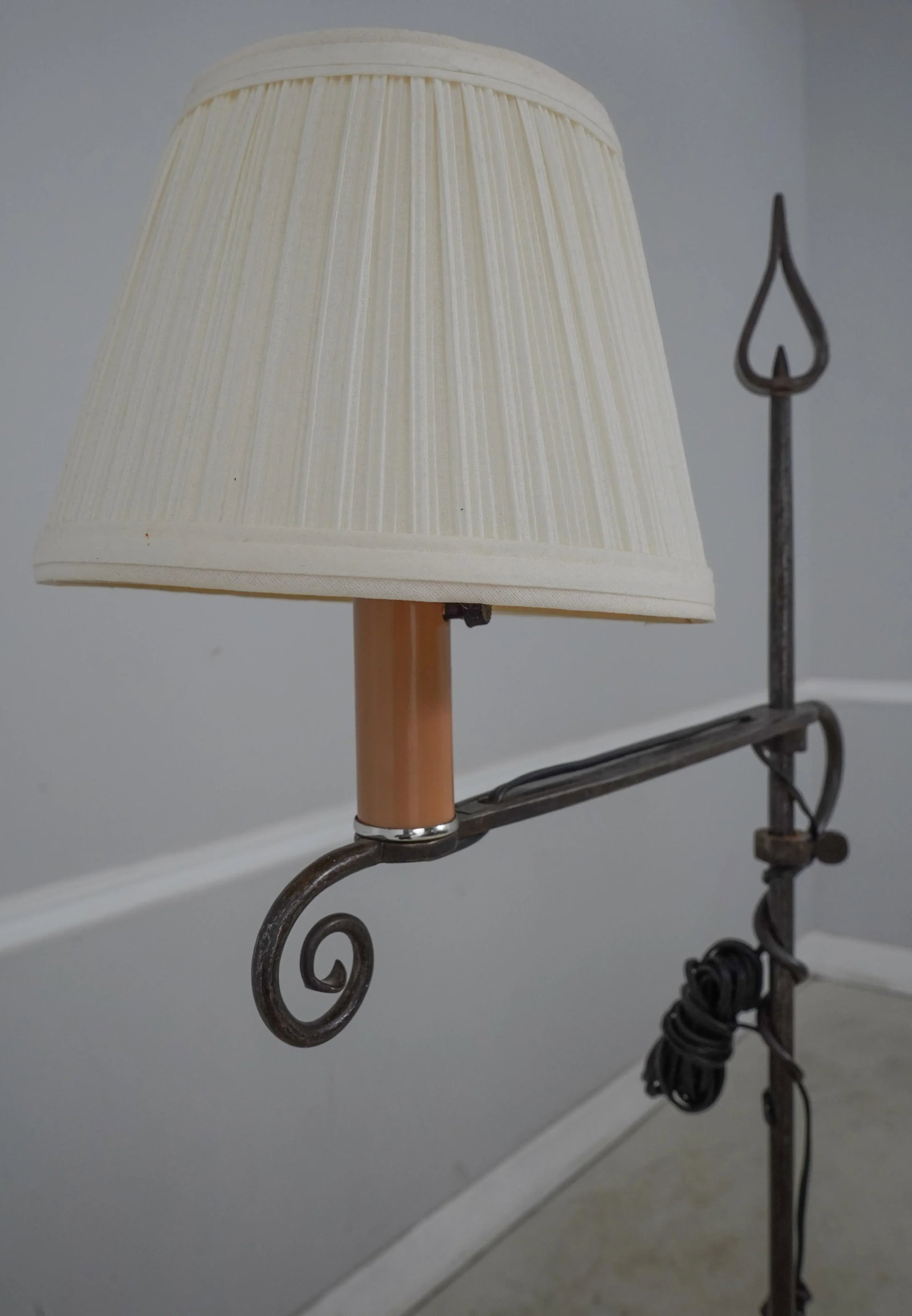 Jg Rempp Early American Hand Wrought Iron Adjustable Candelabra Floor Lamp - 6