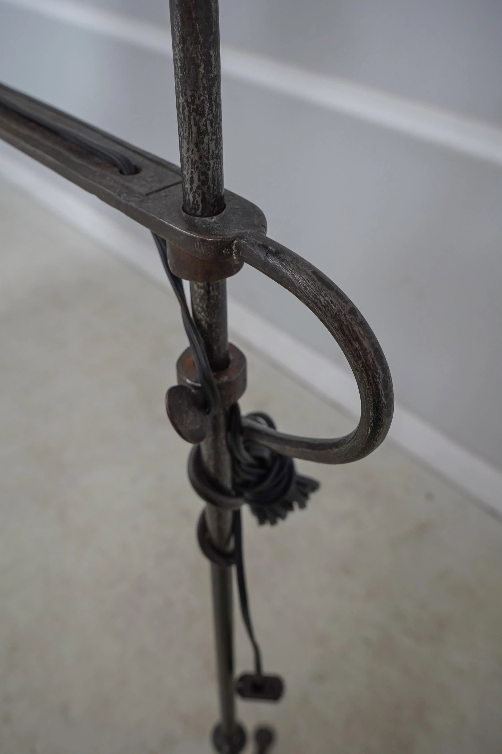 Jg Rempp Early American Hand Wrought Iron Adjustable Candelabra Floor Lamp - 9