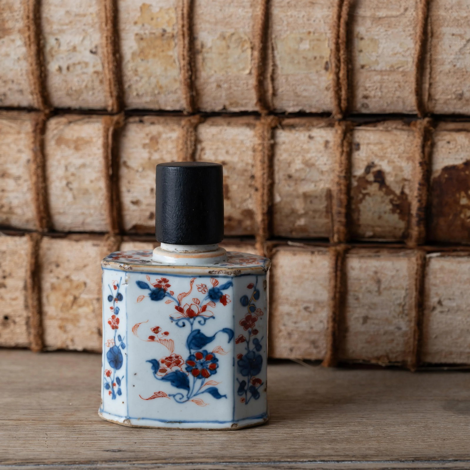 A Chinese Imari Tea Caddy, Kangxi, 18th Century - 7