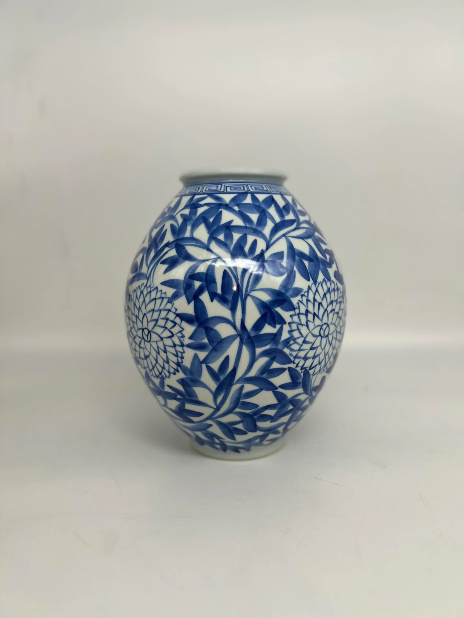 Vintage Japanese Blue and White Floral Bamboo Decorated Vase - 8
