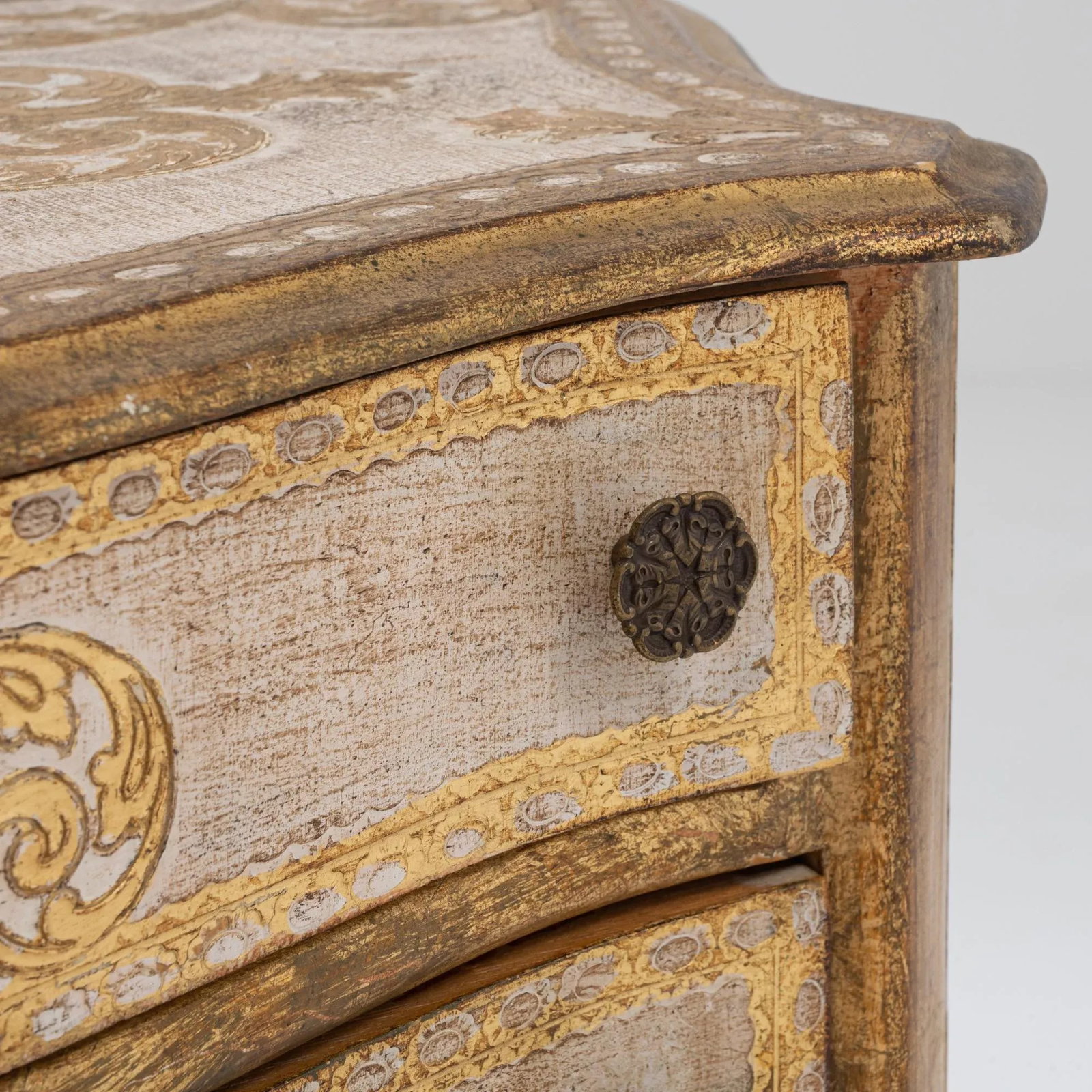 20th Century Italian Wood Patinated Chest of Drawers - 7