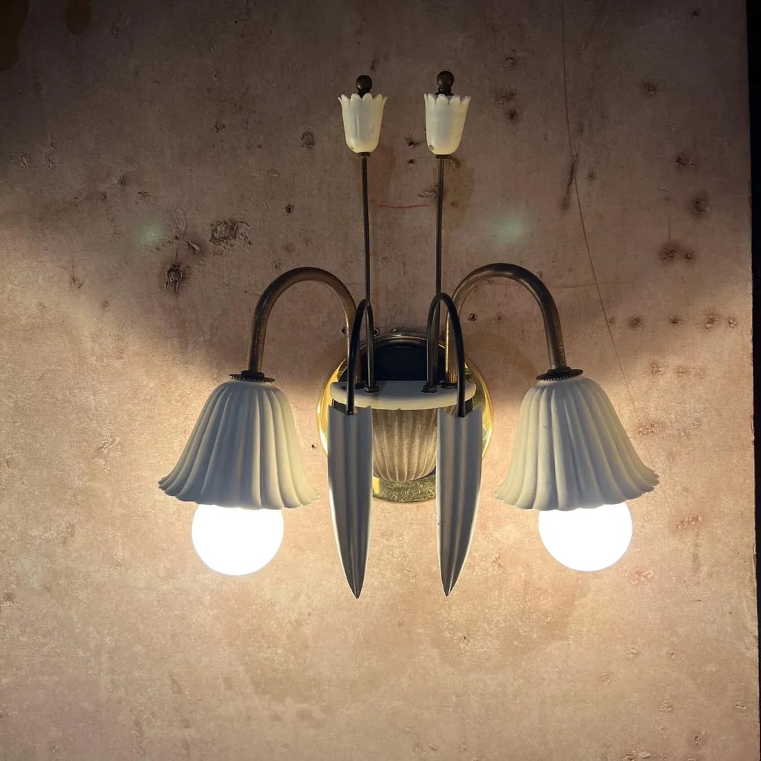 1950s Italian Wall Sconces White Flower Patinated Brass - 4