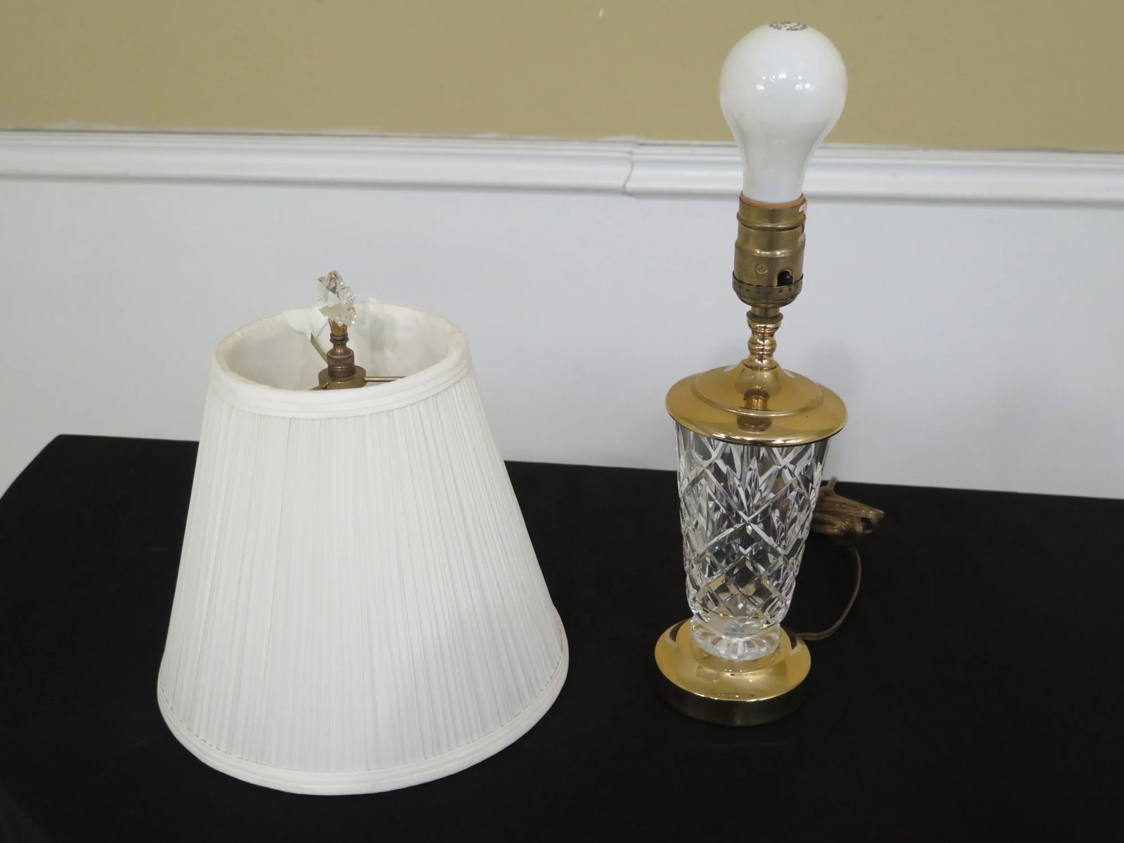 1990s Traditional Waterford Crystal Table Lamp With Shade - 2