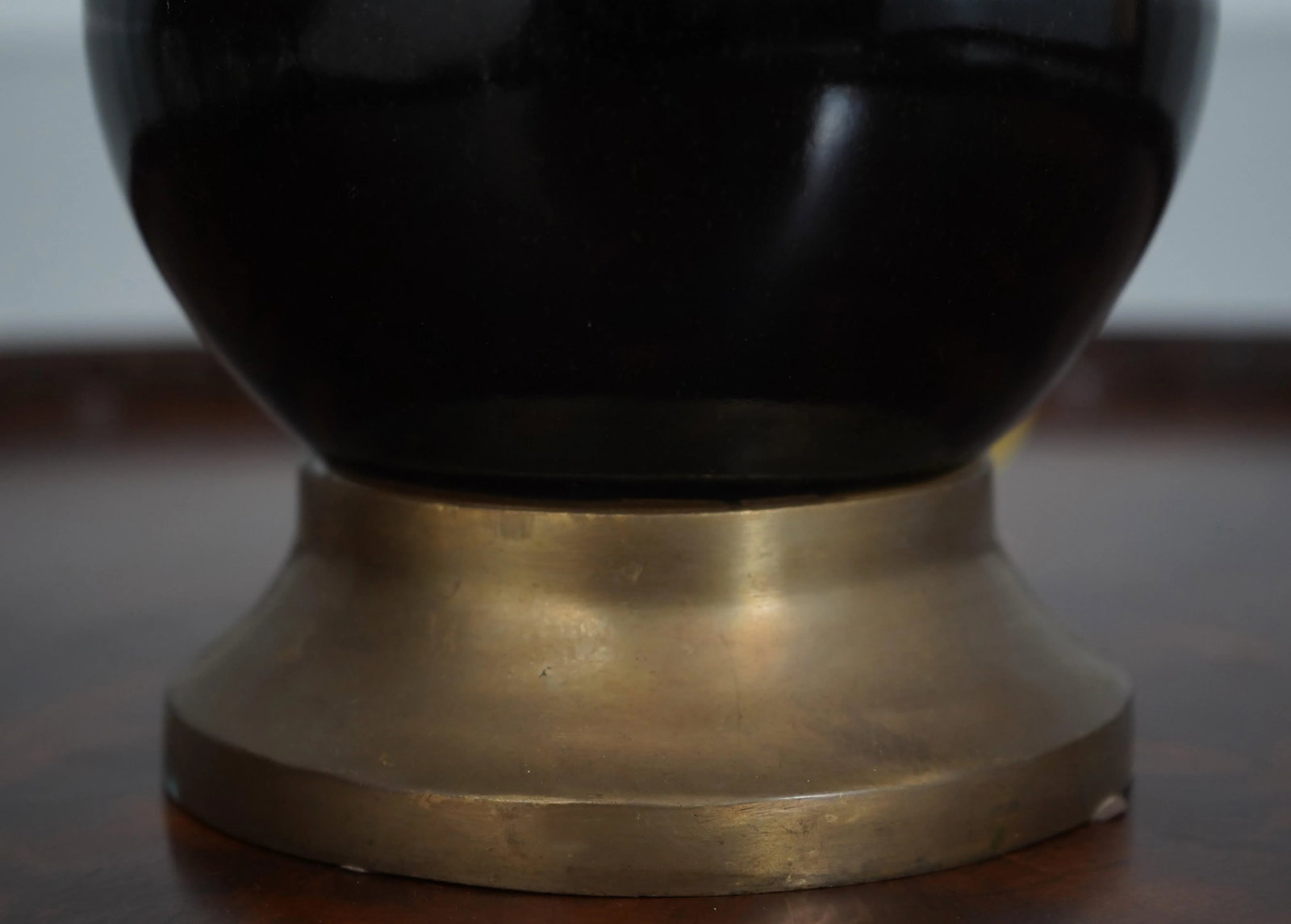 Modern Bulbous Ceramic & Brass Table Lamp - 3