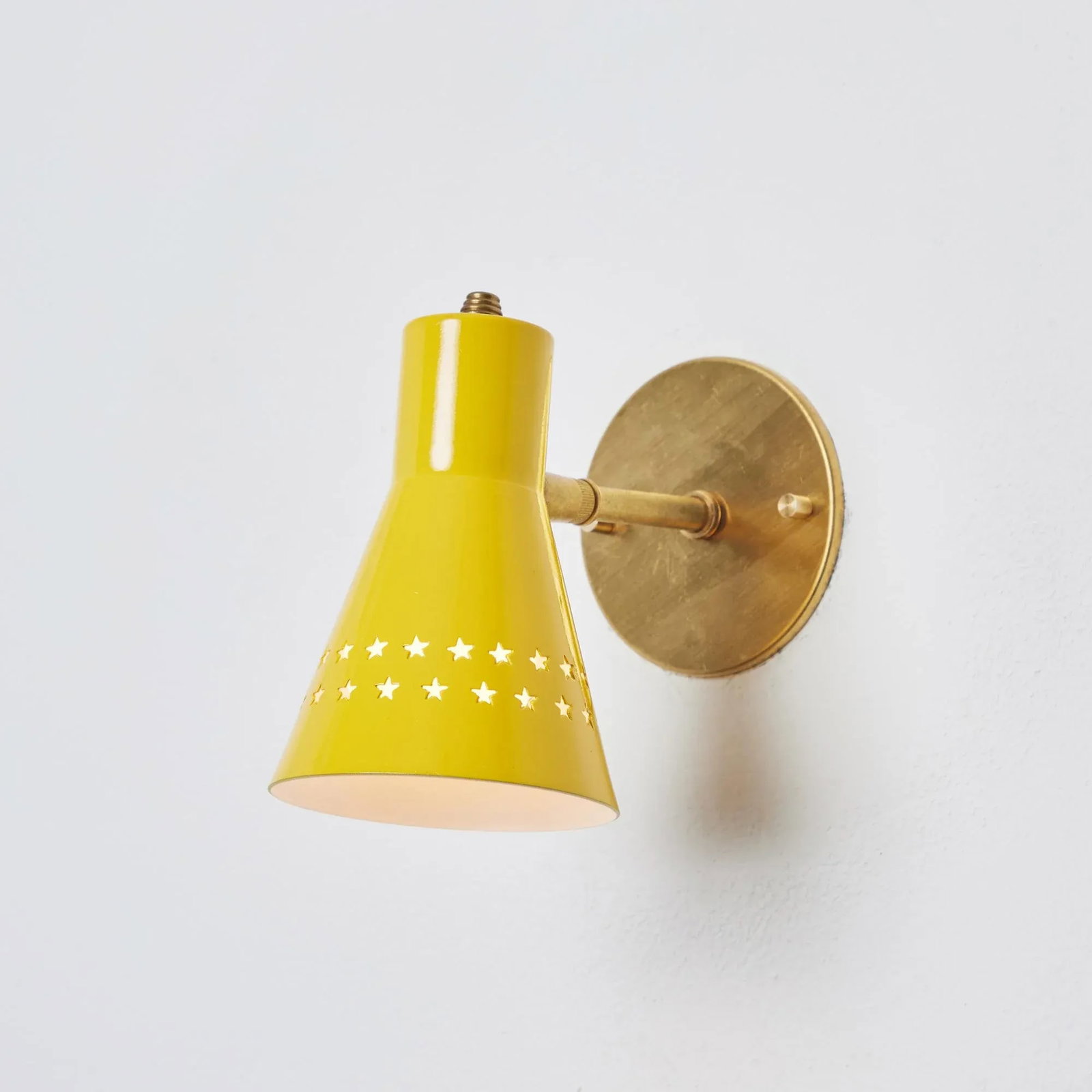 1950s Robert Mathieu Perforated Yellow Metal and Brass Wall Sconce - 4