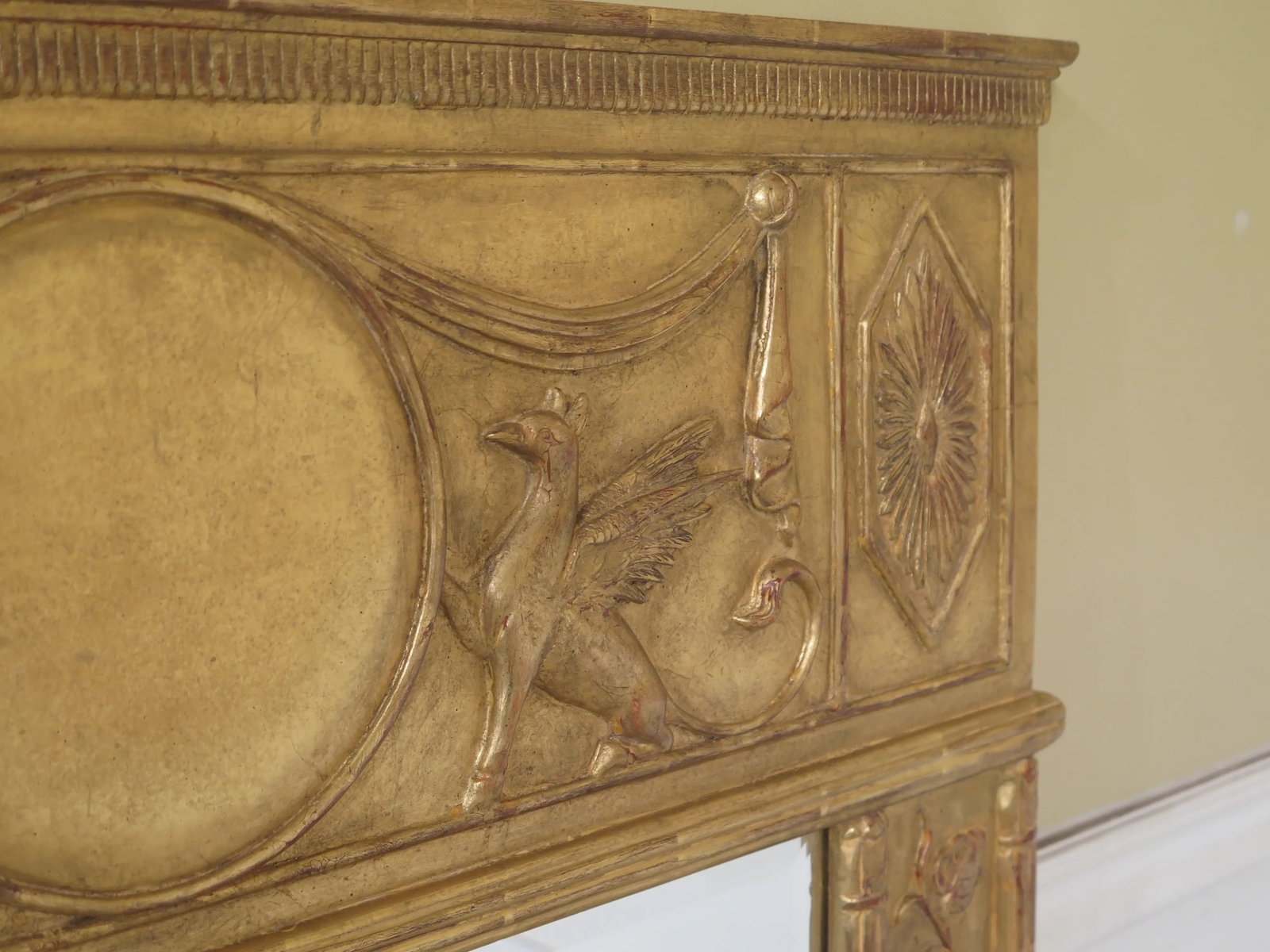 Italian Neoclassical Gold Gilt Mirror With Gargoyle - 3
