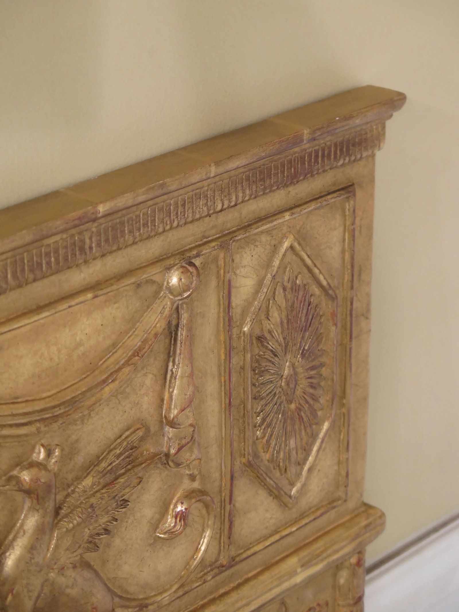 Italian Neoclassical Gold Gilt Mirror With Gargoyle - 4