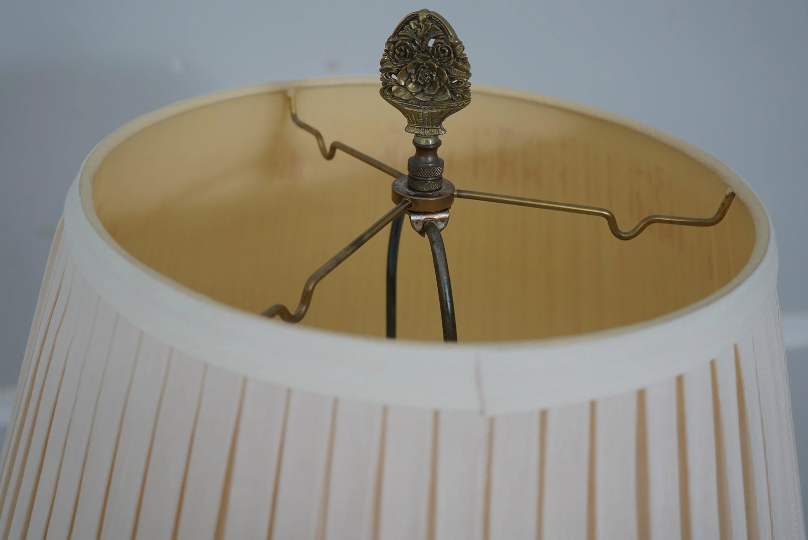 Chinoiserie Porcelain Asian Inspired Table Lamp - 4