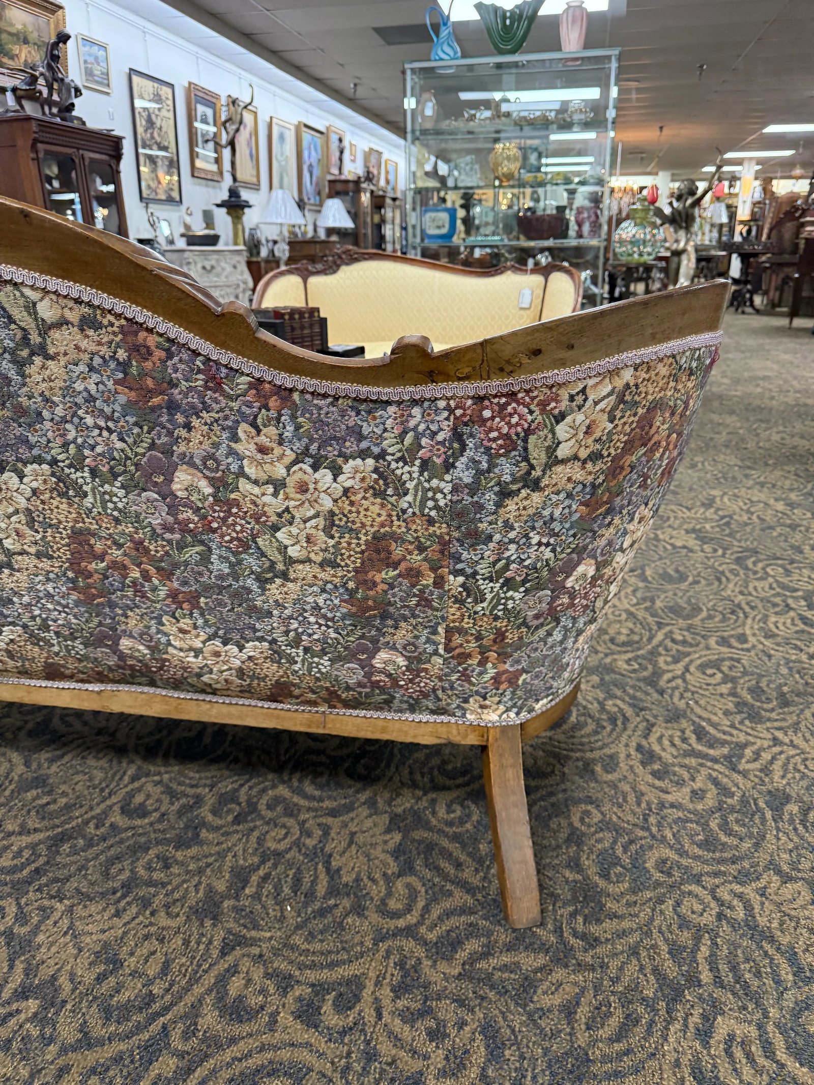 Mid 20th Century Antique Victorian Medallion Back Parlor Sofa - 7