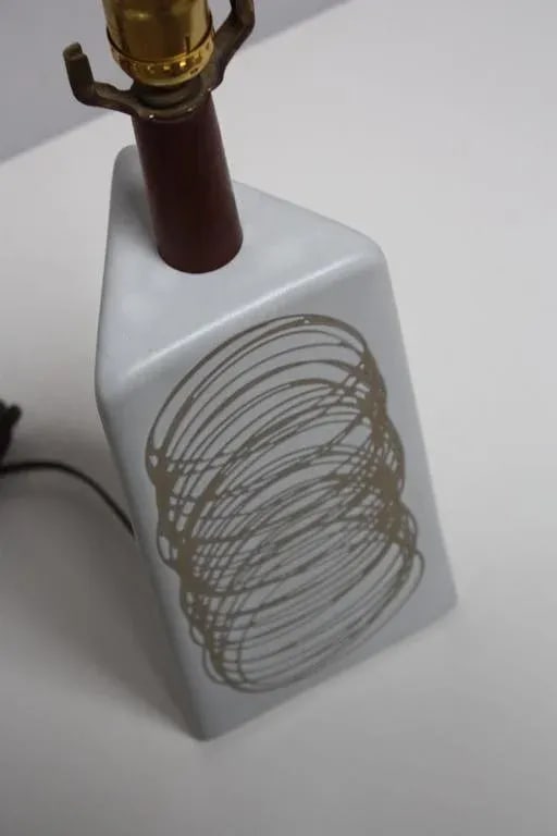 Triangular Martz Table Lamp with Sgraffito Circular Pattern - 8