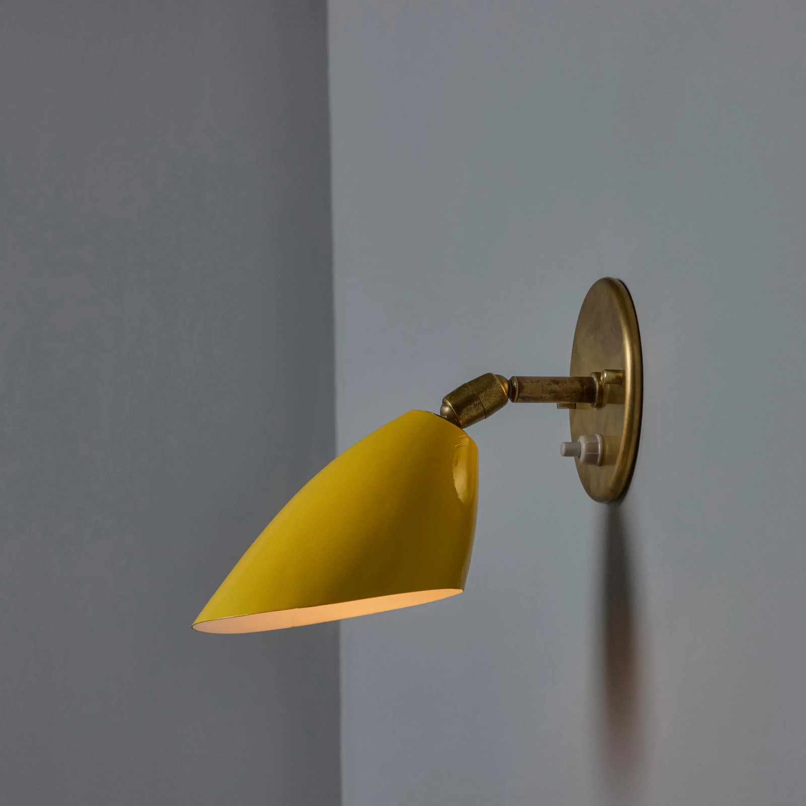 1960s Gino Sarfatti Model #26b Yellow and Brass Wall Lamp for Arteluce - 6