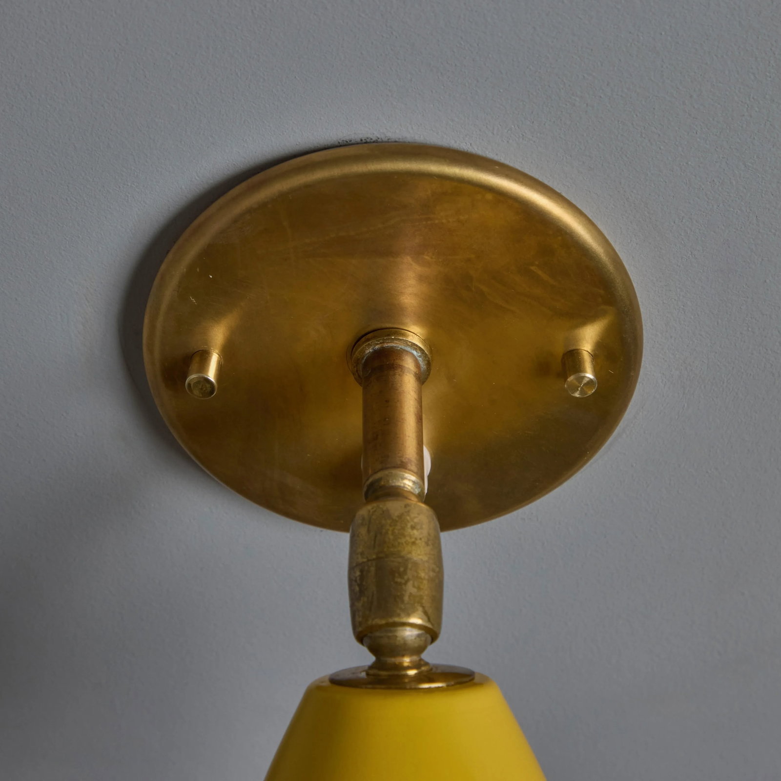 1960s Gino Sarfatti Model #26b Yellow and Brass Wall Lamp for Arteluce - 9