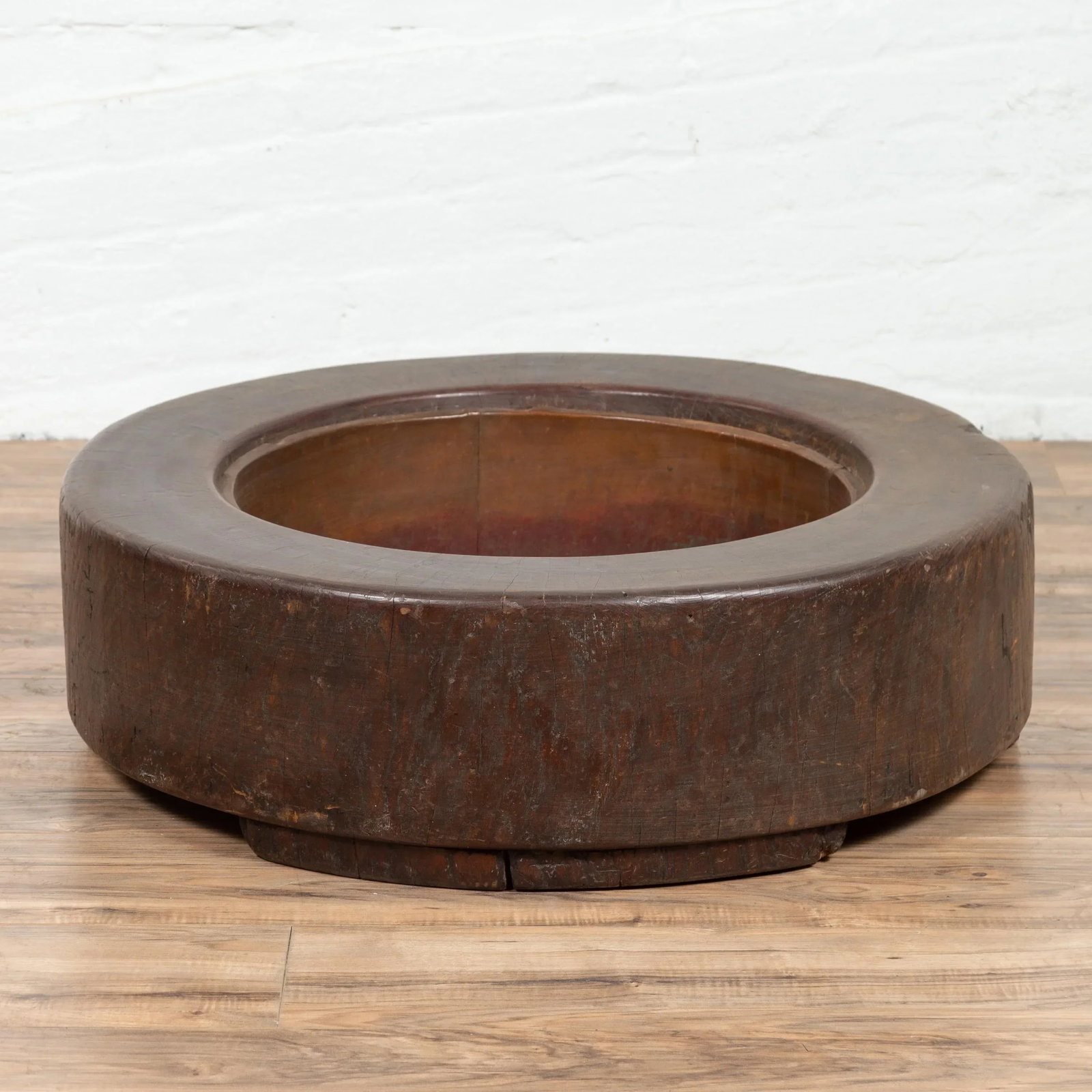 Meiji Period Japanese Wood Root Round Hibachi with Brown Patina, circa 1900 - 2