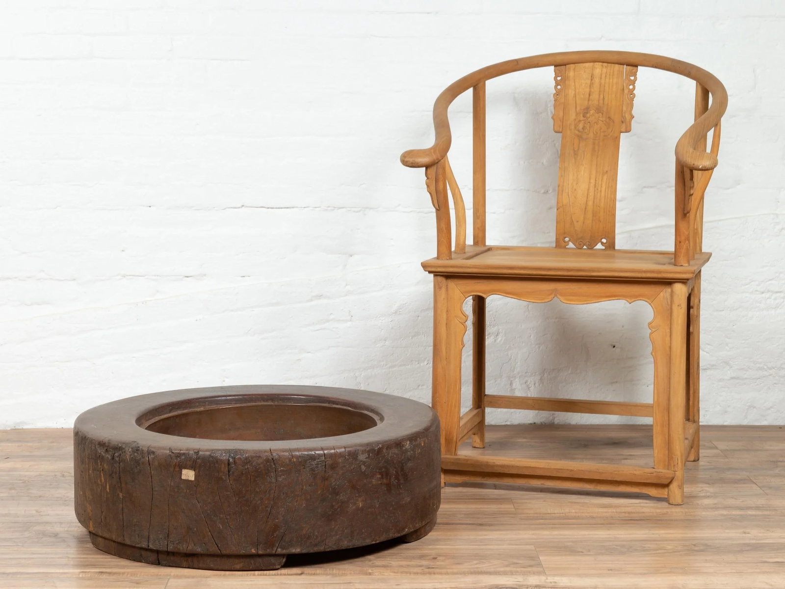 Meiji Period Japanese Wood Root Round Hibachi with Brown Patina, circa 1900 - 3