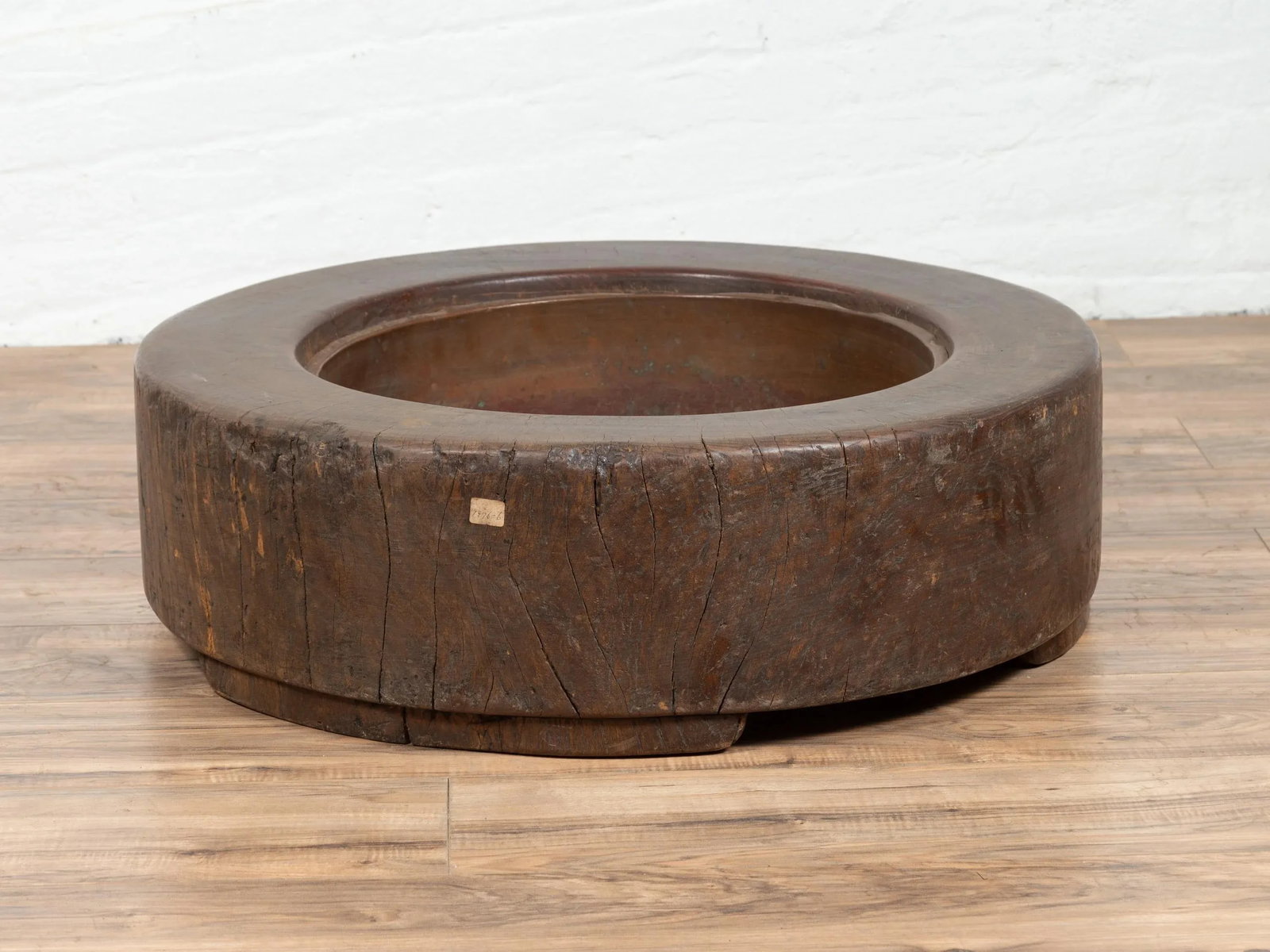 Meiji Period Japanese Wood Root Round Hibachi with Brown Patina, circa 1900 - 4