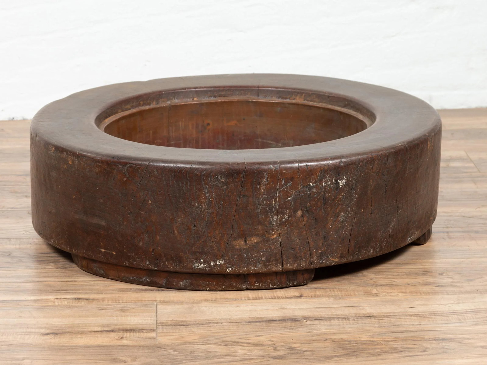 Meiji Period Japanese Wood Root Round Hibachi with Brown Patina, circa 1900 - 5