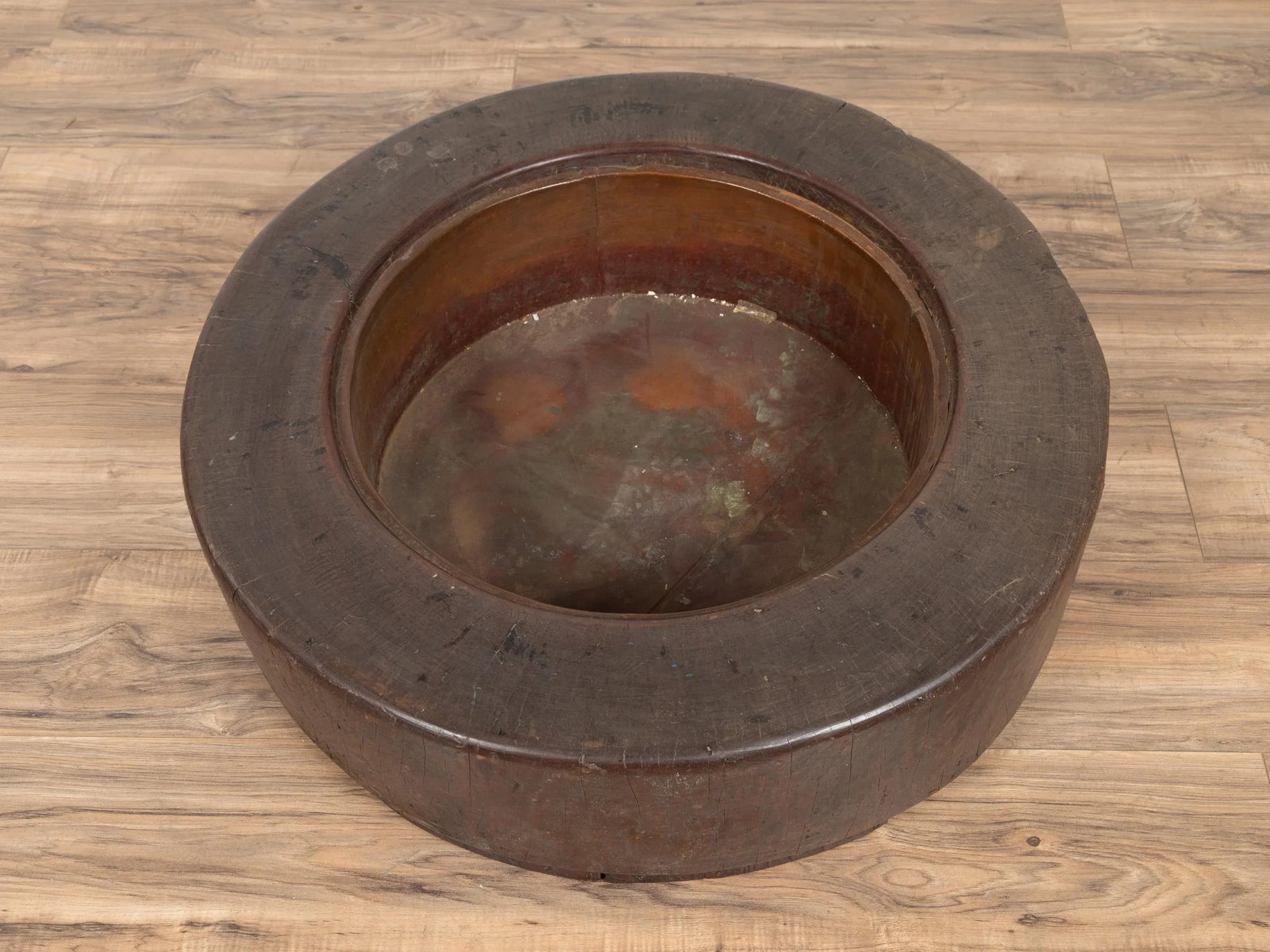 Meiji Period Japanese Wood Root Round Hibachi with Brown Patina, circa 1900 - 6