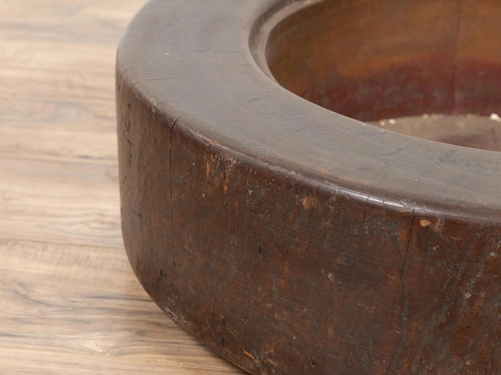 Meiji Period Japanese Wood Root Round Hibachi with Brown Patina, circa 1900 - 7