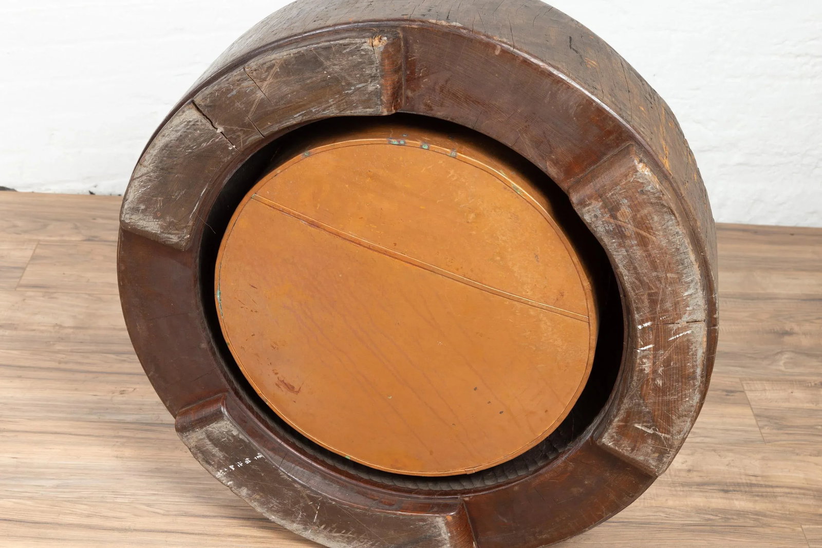 Meiji Period Japanese Wood Root Round Hibachi with Brown Patina, circa 1900 - 9