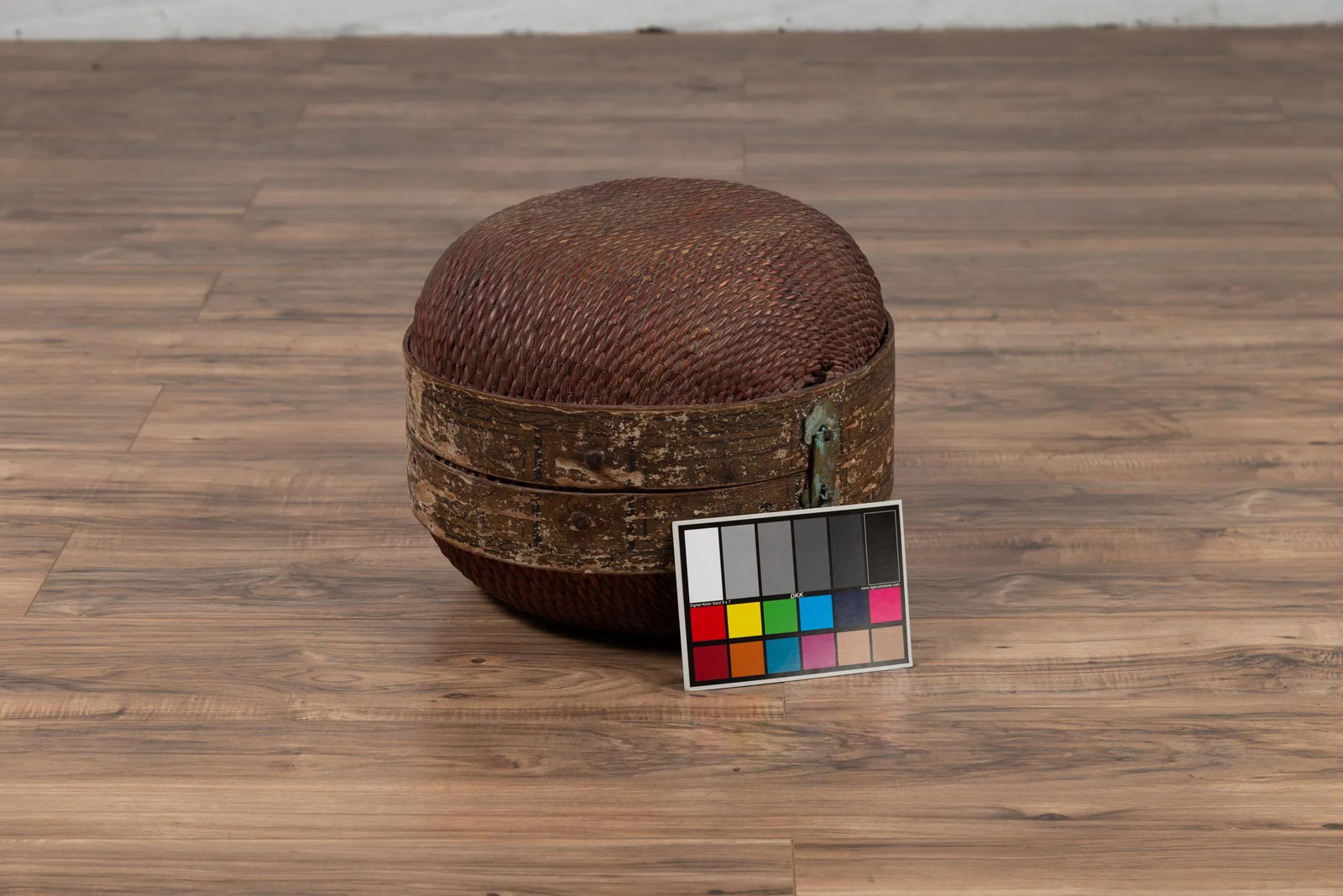 Vintage Chinese Midcentury Rattan Circular Hat Box with Weathered Patina - 6