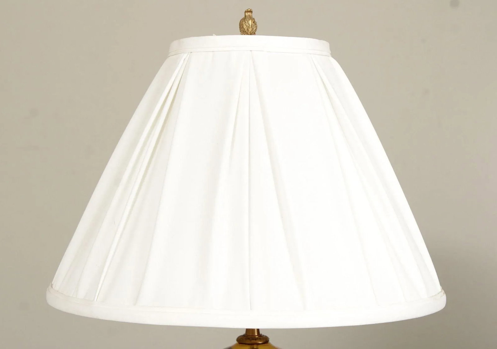 Ethan Allen Amber Glass Urn Table Lamp - 4