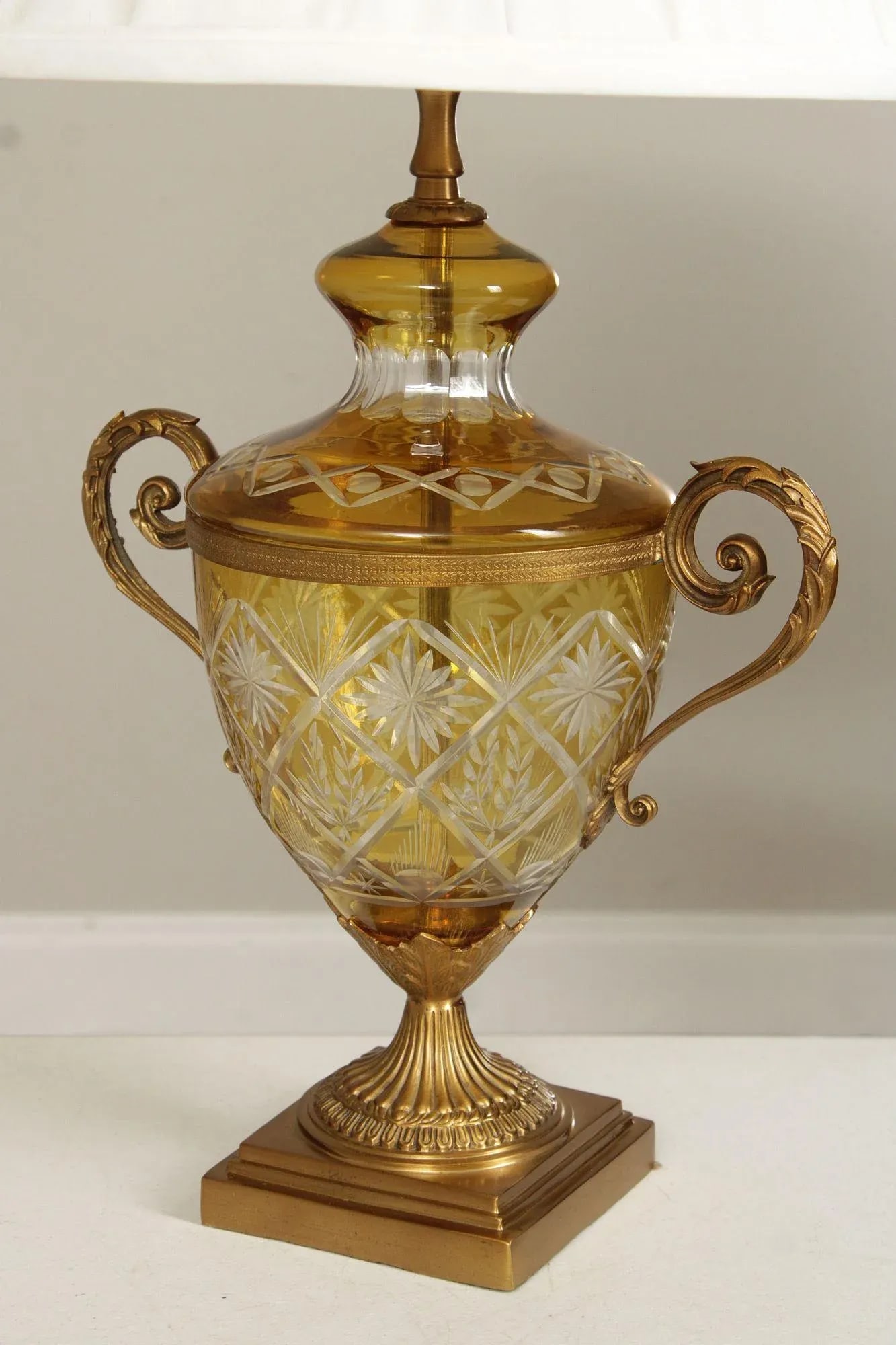 Ethan Allen Amber Glass Urn Table Lamp - 5