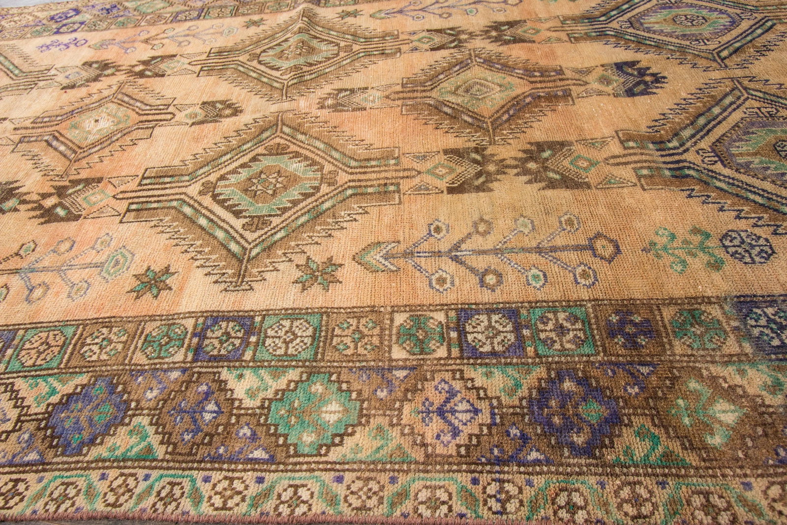 Mid-20th Century Vintage Persian Rug - 4'6" X 8'11" - 4