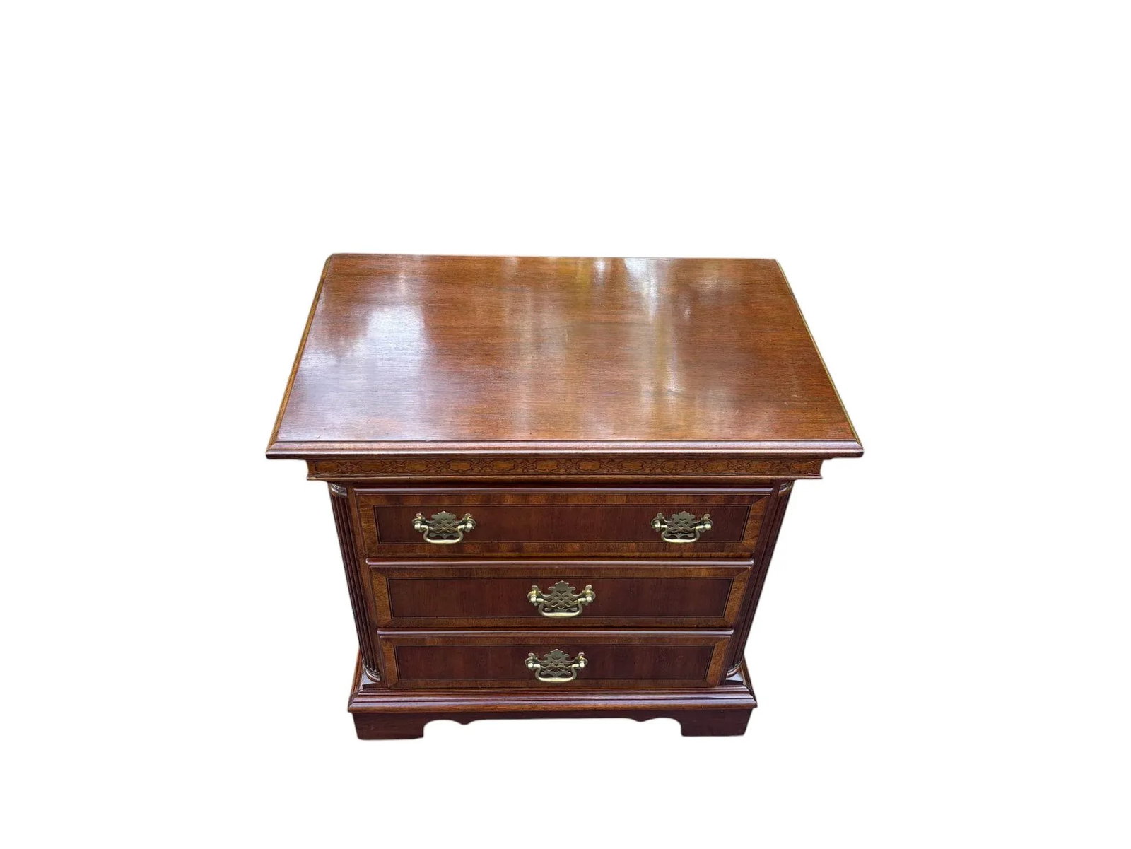 Georgian Style Mahogany Banded Wood Three-Drawer Nightstand - 4