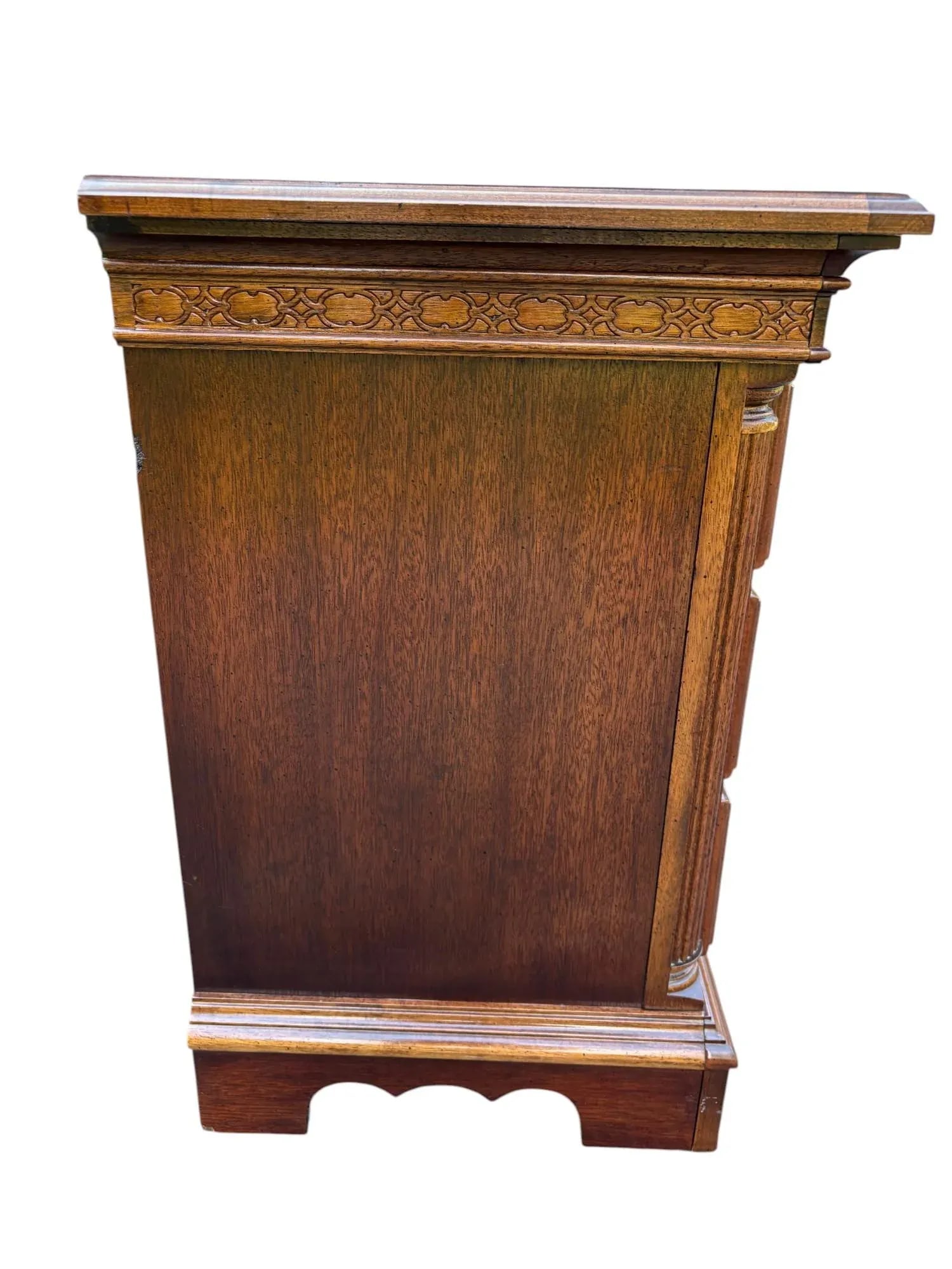 Georgian Style Mahogany Banded Wood Three-Drawer Nightstand - 6