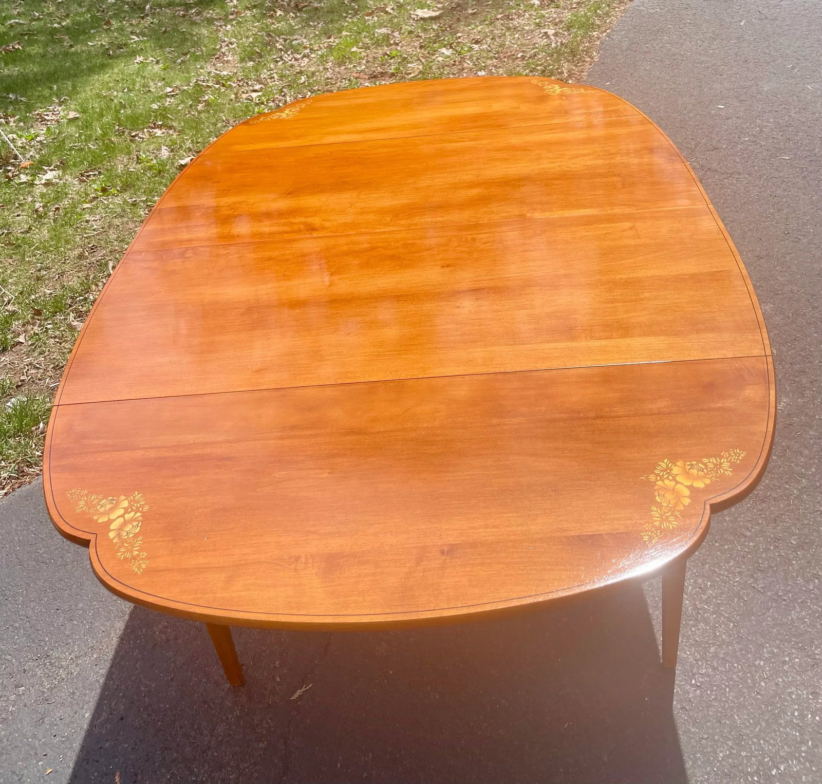 L. Hitchcock Cloverleaf Dining Table - 3