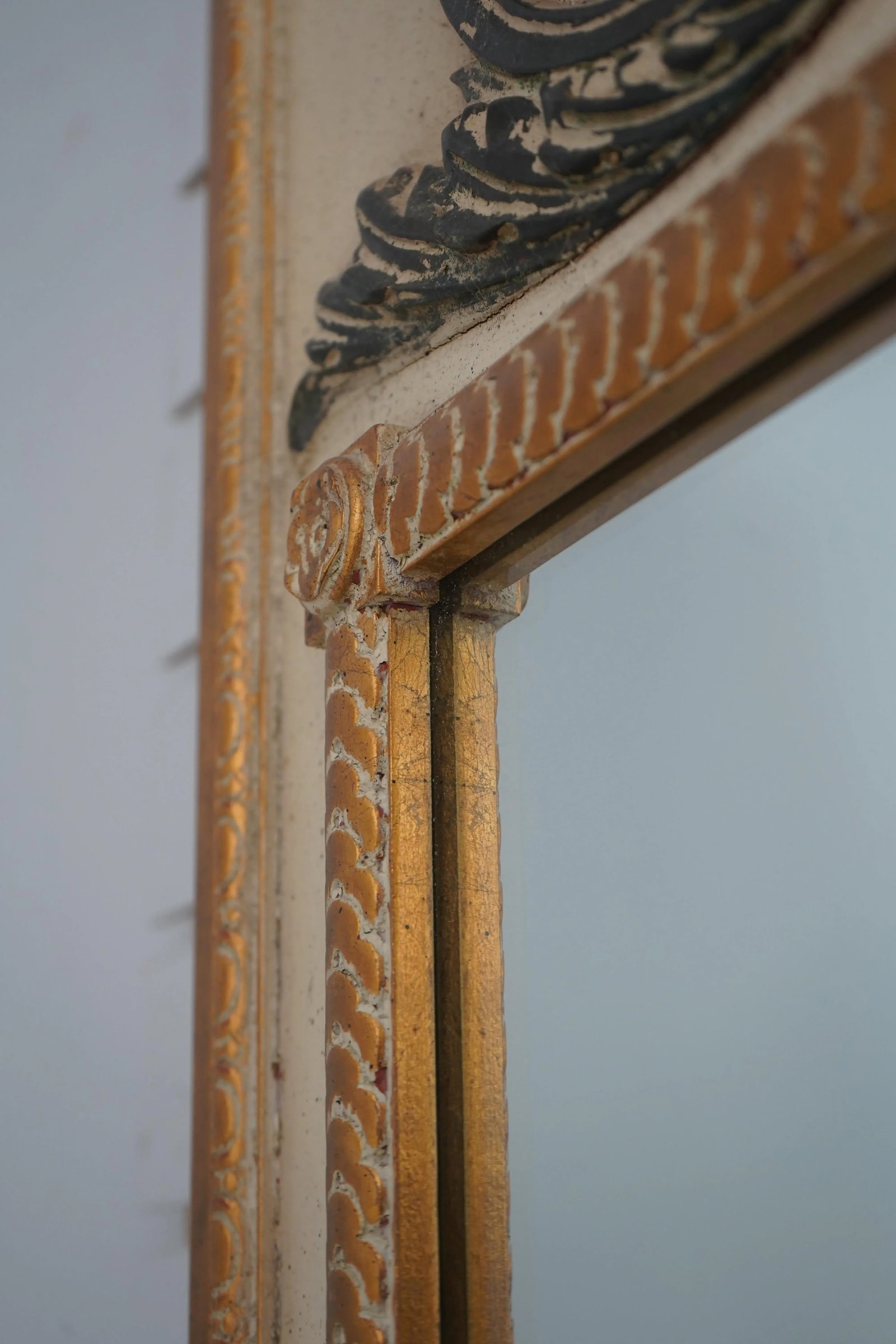 Italian Neoclassical Painted Finish Carved Mirror - 4
