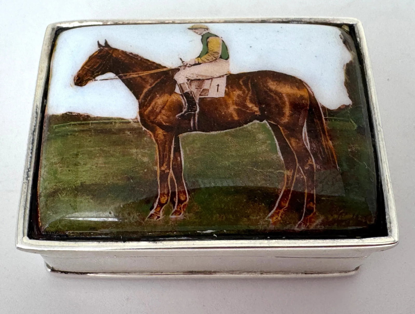 Sterling Silver Pill Box Equestrian Enamel Scene, in the English Style, 20th C. - 3