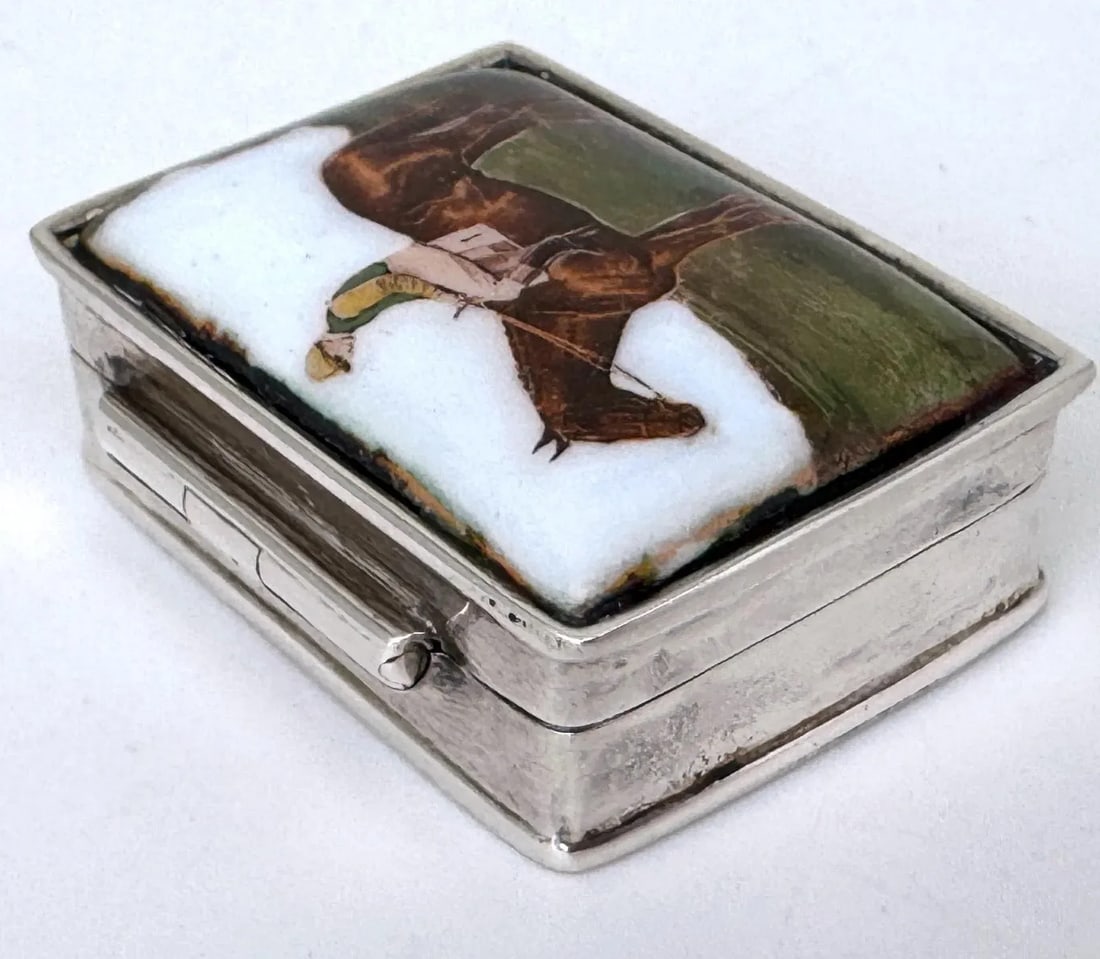 Sterling Silver Pill Box Equestrian Enamel Scene, in the English Style, 20th C. - 7