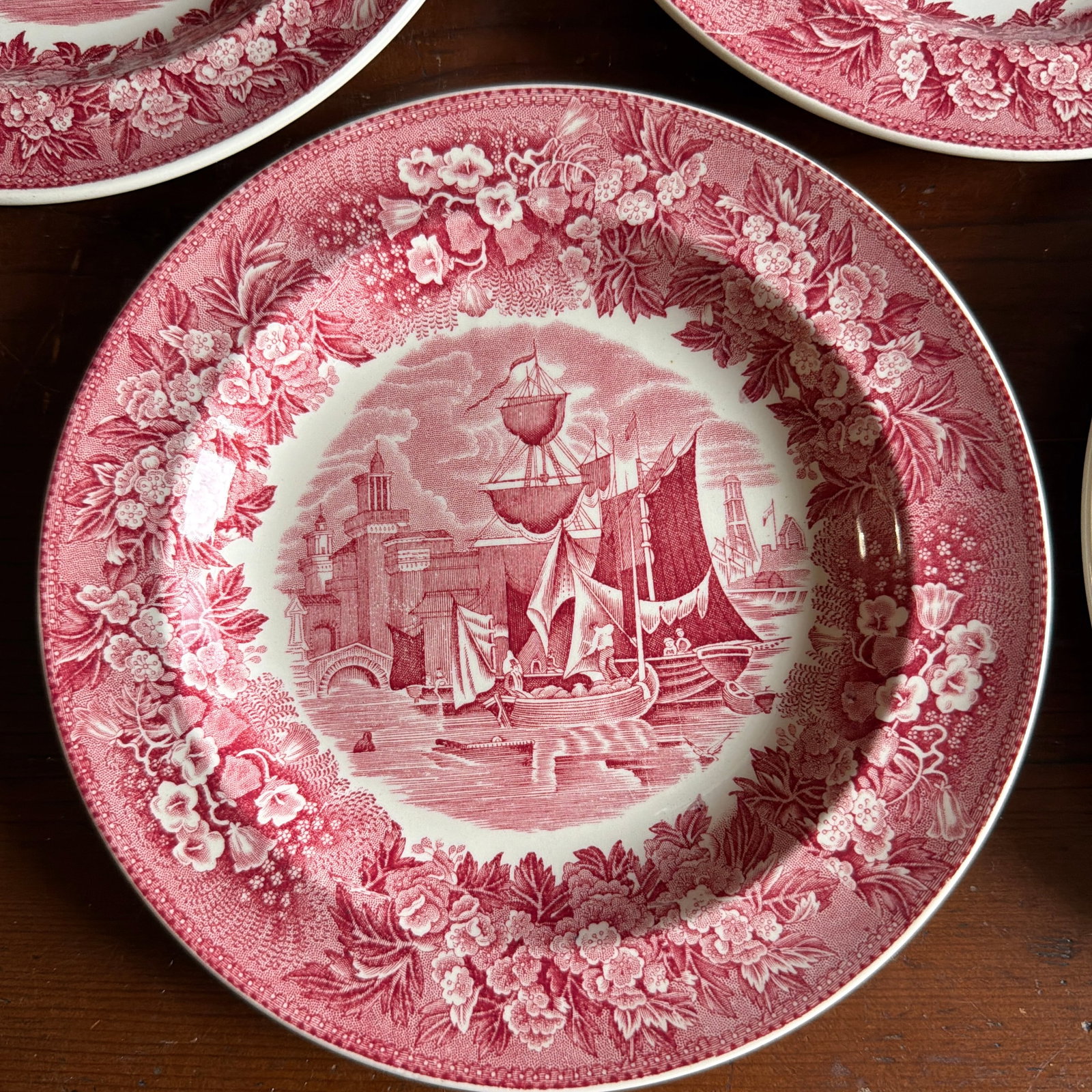 A Fine Set of 5 Vintage Wedgwood "Ferrara" Red Transferware Plates, 1960's - 4