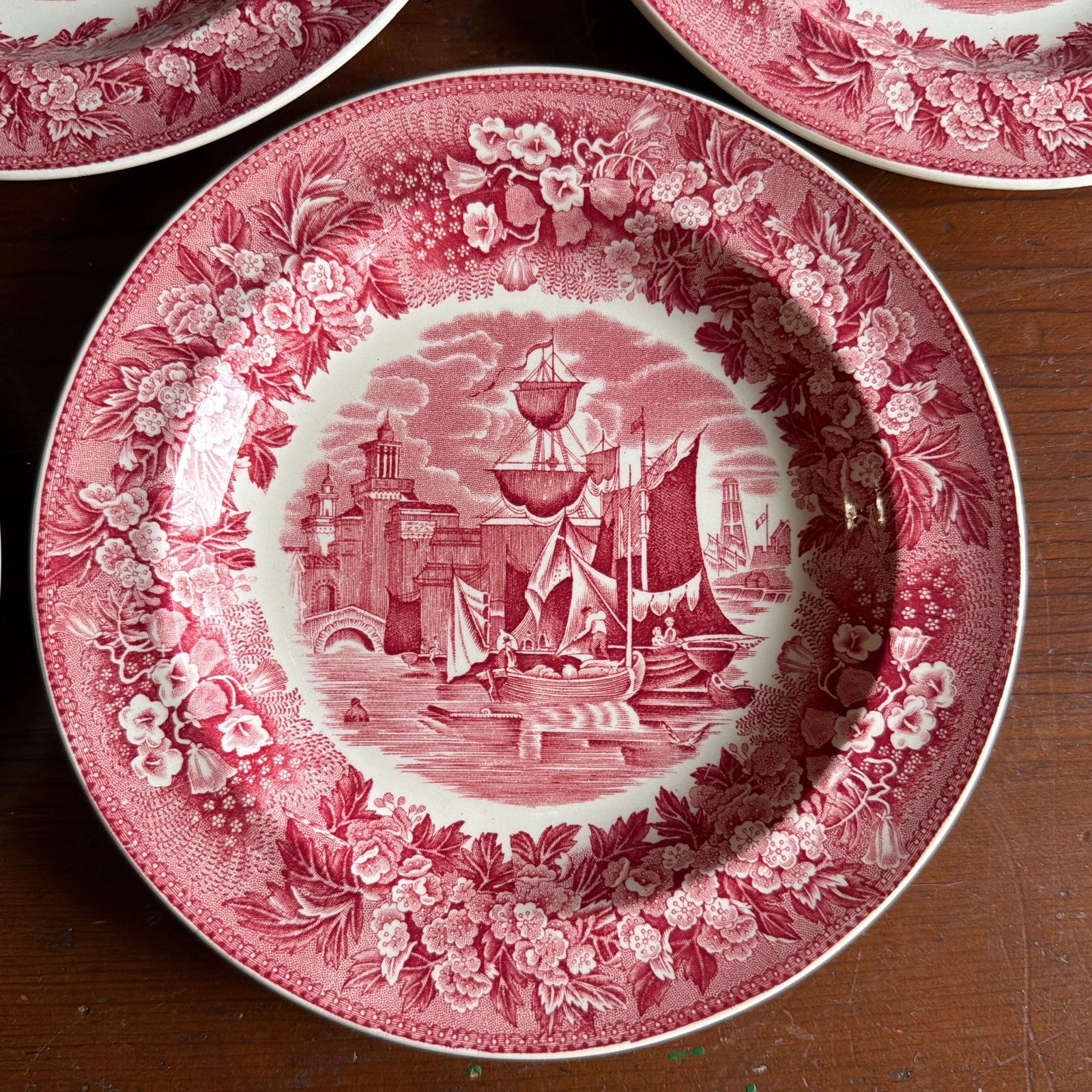 A Fine Set of 5 Vintage Wedgwood "Ferrara" Red Transferware Plates, 1960's - 5