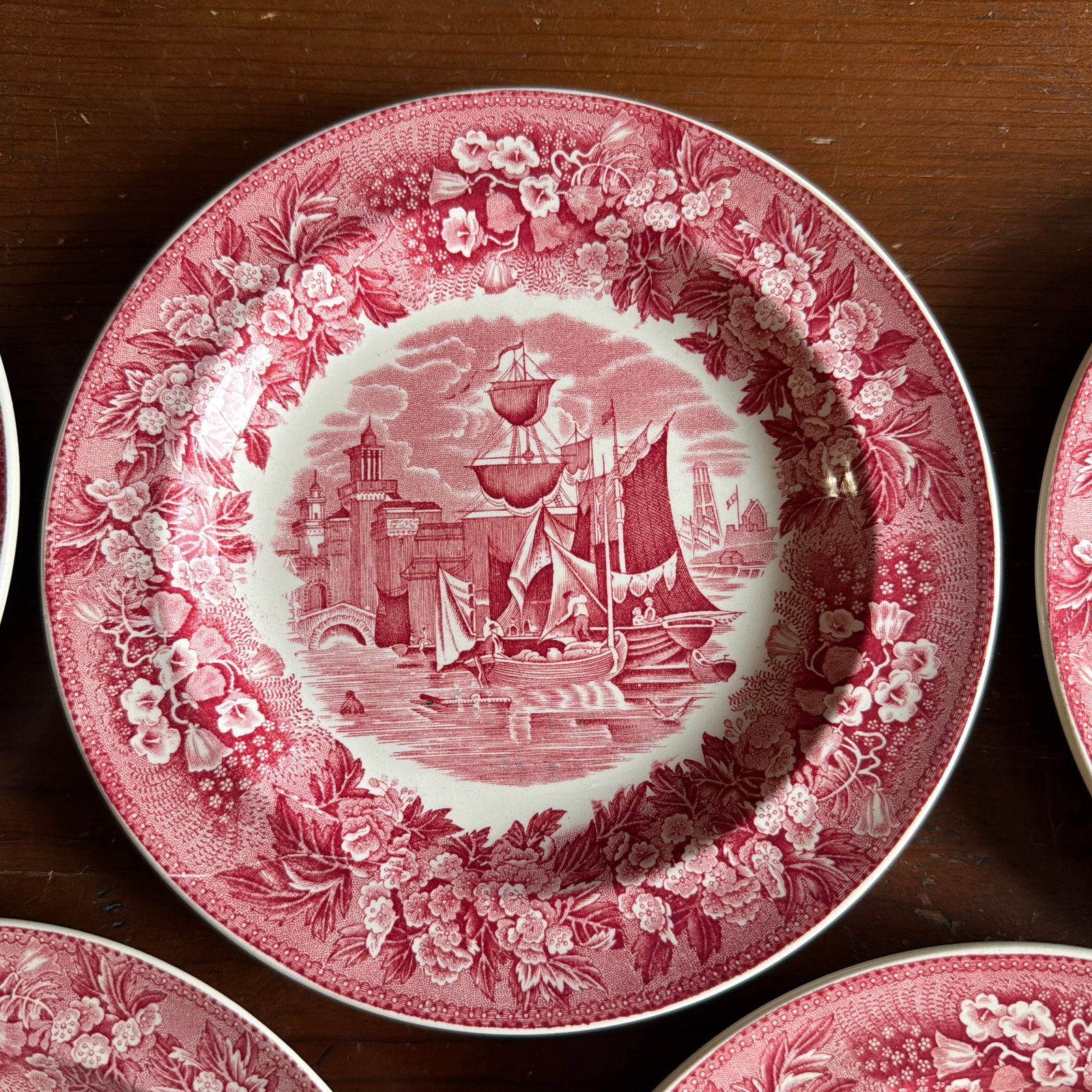A Fine Set of 5 Vintage Wedgwood "Ferrara" Red Transferware Plates, 1960's - 6