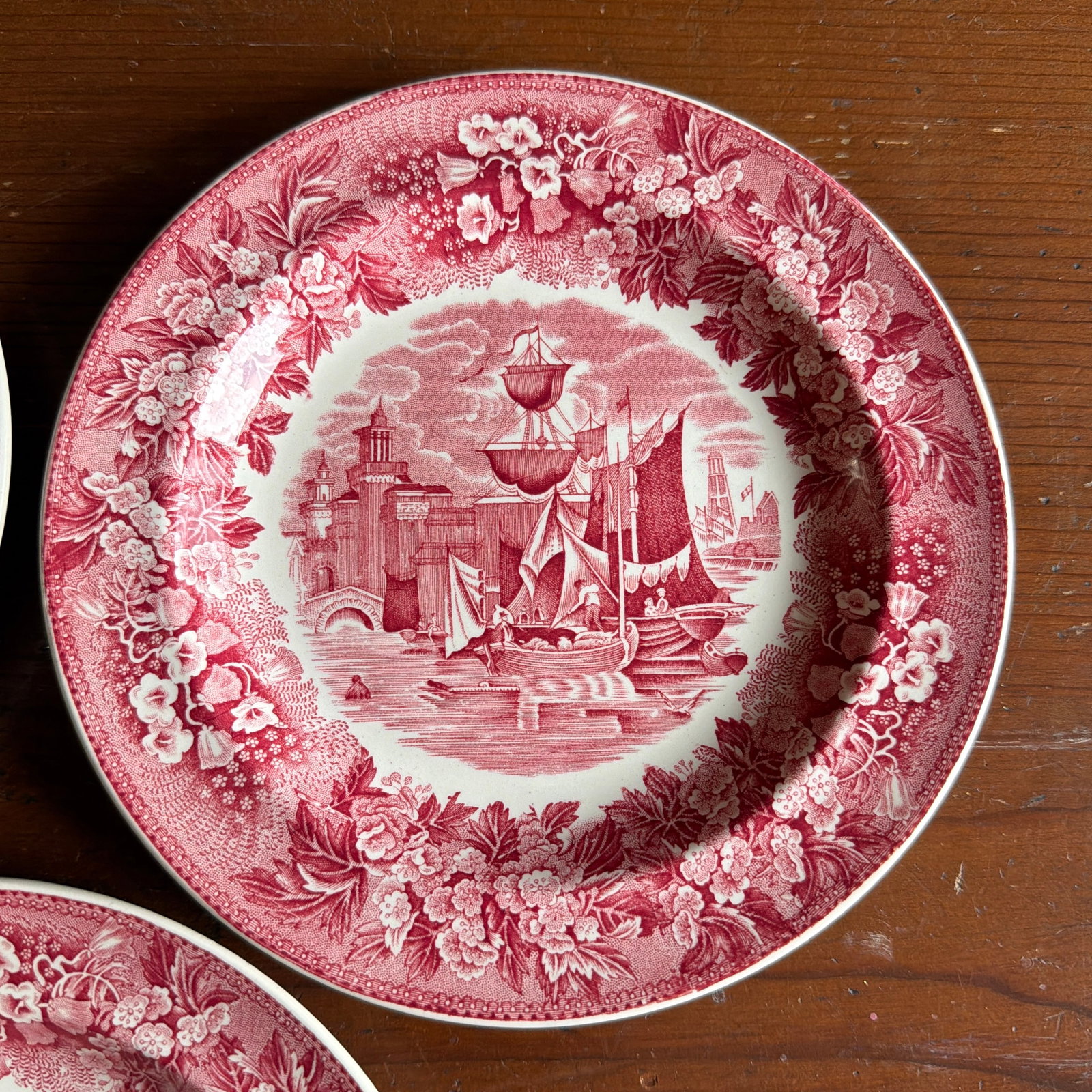 A Fine Set of 5 Vintage Wedgwood "Ferrara" Red Transferware Plates, 1960's - 7