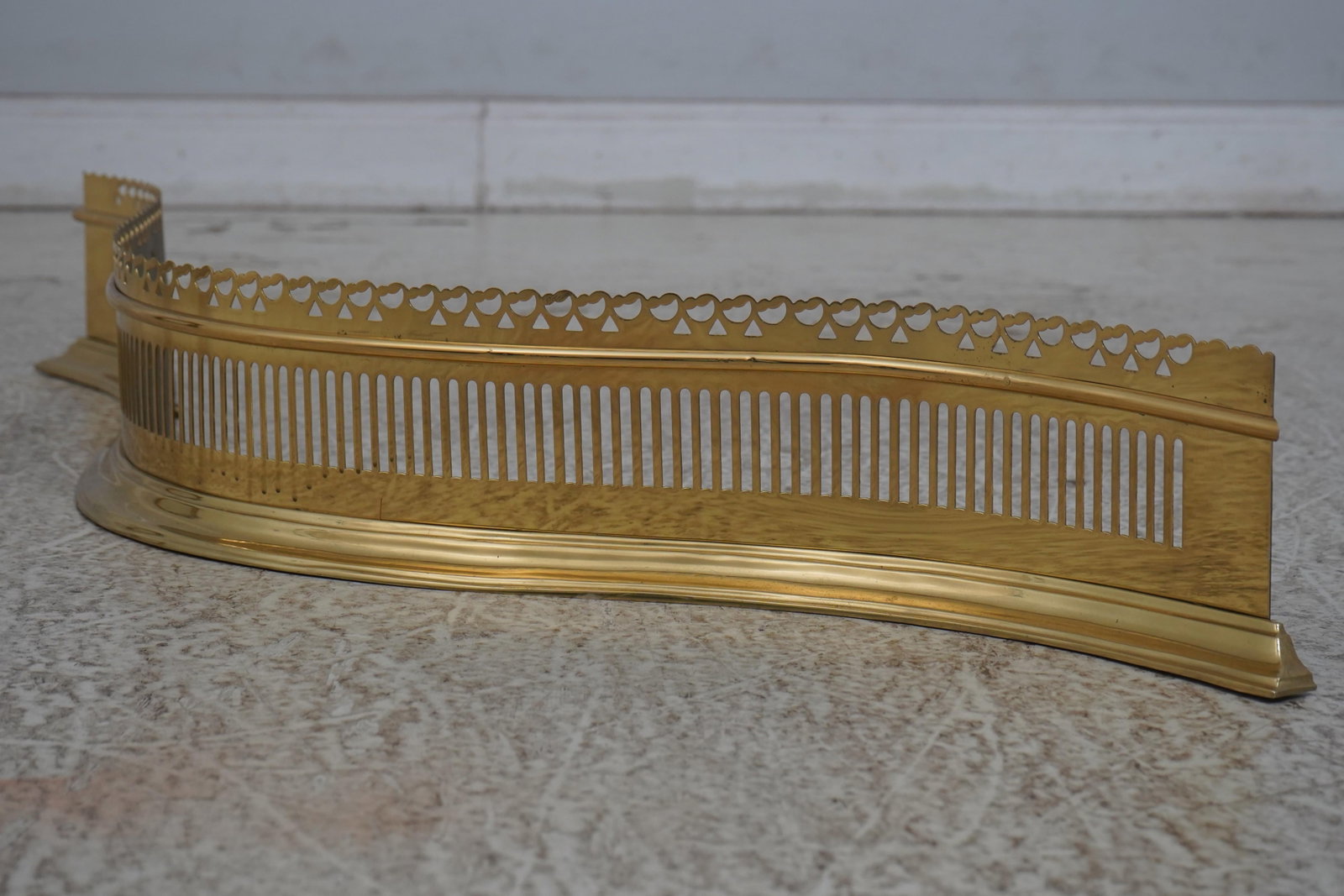 Virginia Metalcrafters Williamsburg Style Brass Fireplace Fender - 7