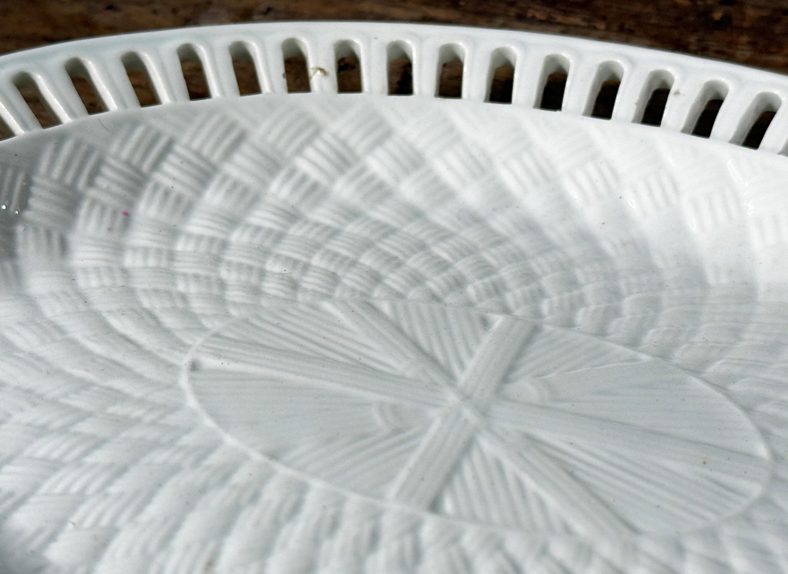19th C. Wedgwood Creamware Pierced Basketweave Oval Platter With Scalloped Rim - 2