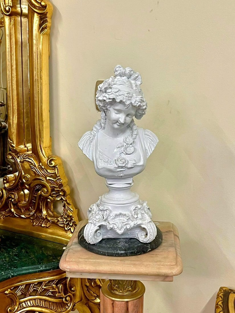 1990s French Rococo Woman Bust Sculpture - Elegant Decorative Accent - 4