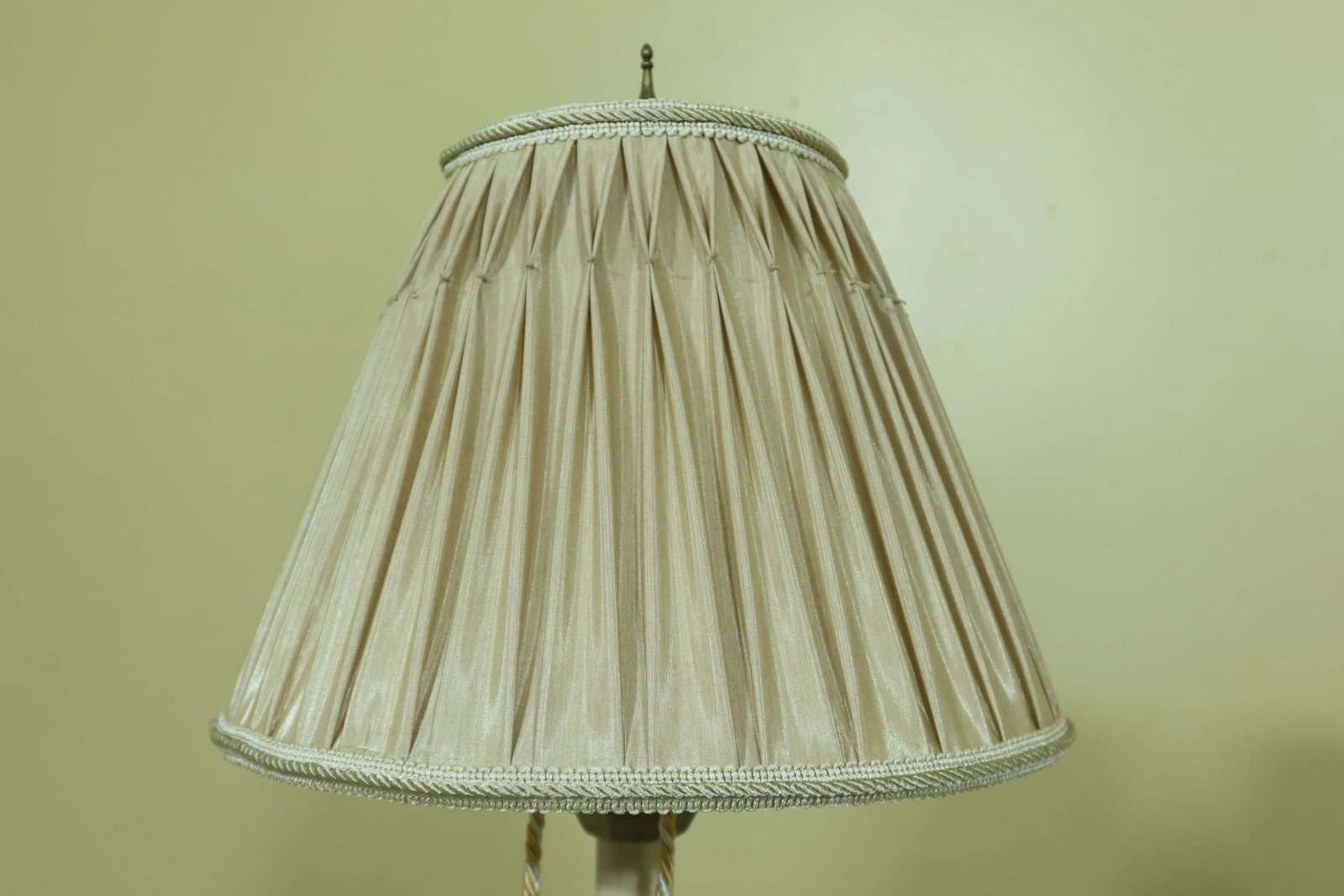 Pair Concord Simone Porcelain Decorative Table Lamps - 10