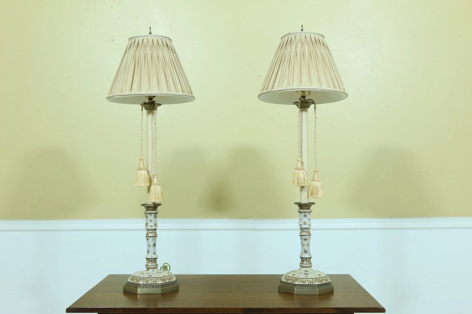 Pair Concord Simone Porcelain Decorative Table Lamps - 11