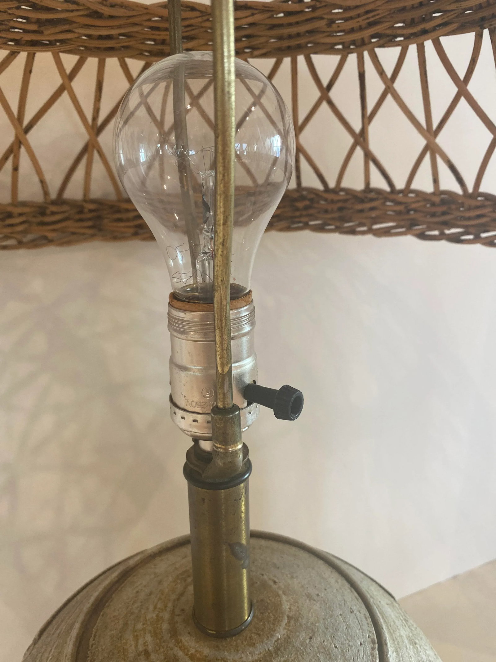 Midcentury Striated Pottery Table Lamp With Wicker Shade - 3