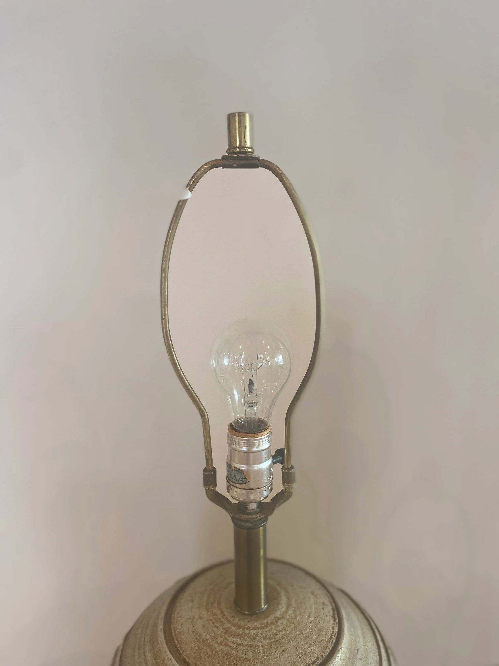 Midcentury Striated Pottery Table Lamp With Wicker Shade - 8