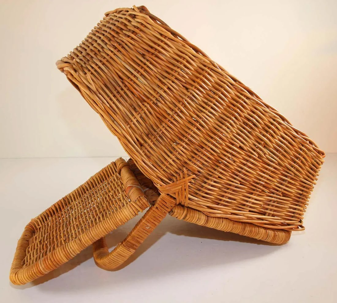 1980s French Provincial Rattan Lidded Handled Basket - 3