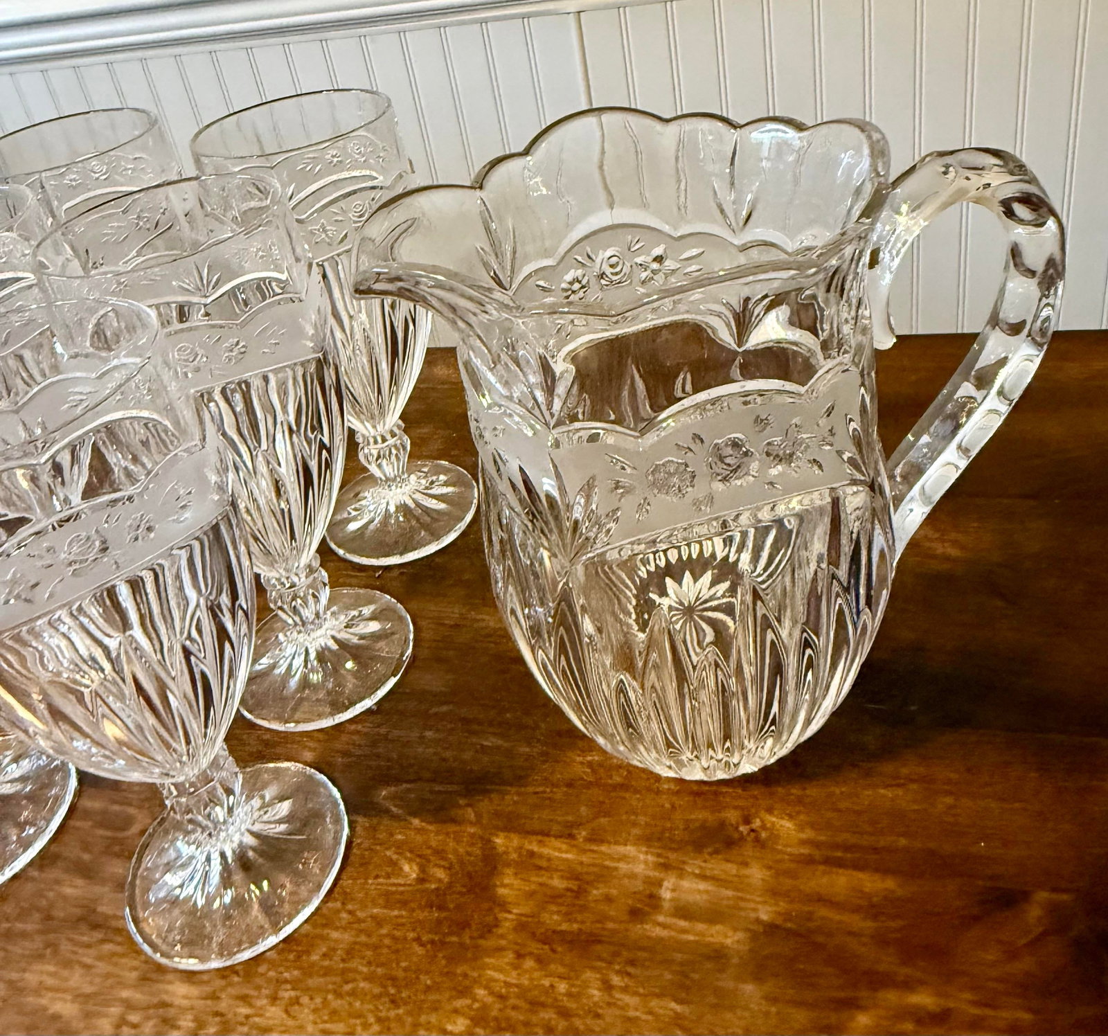 Oneida "Southern Garden" Set of Pitcher and Eight Glasses - 9pcs - 4