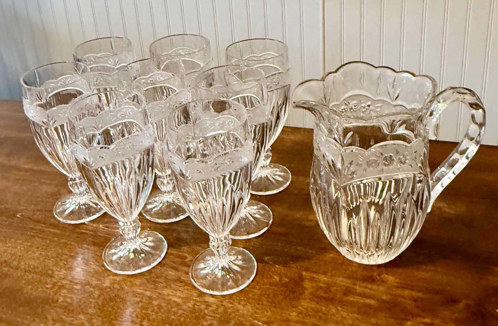 Oneida "Southern Garden" Set of Pitcher and Eight Glasses - 9pcs - 6